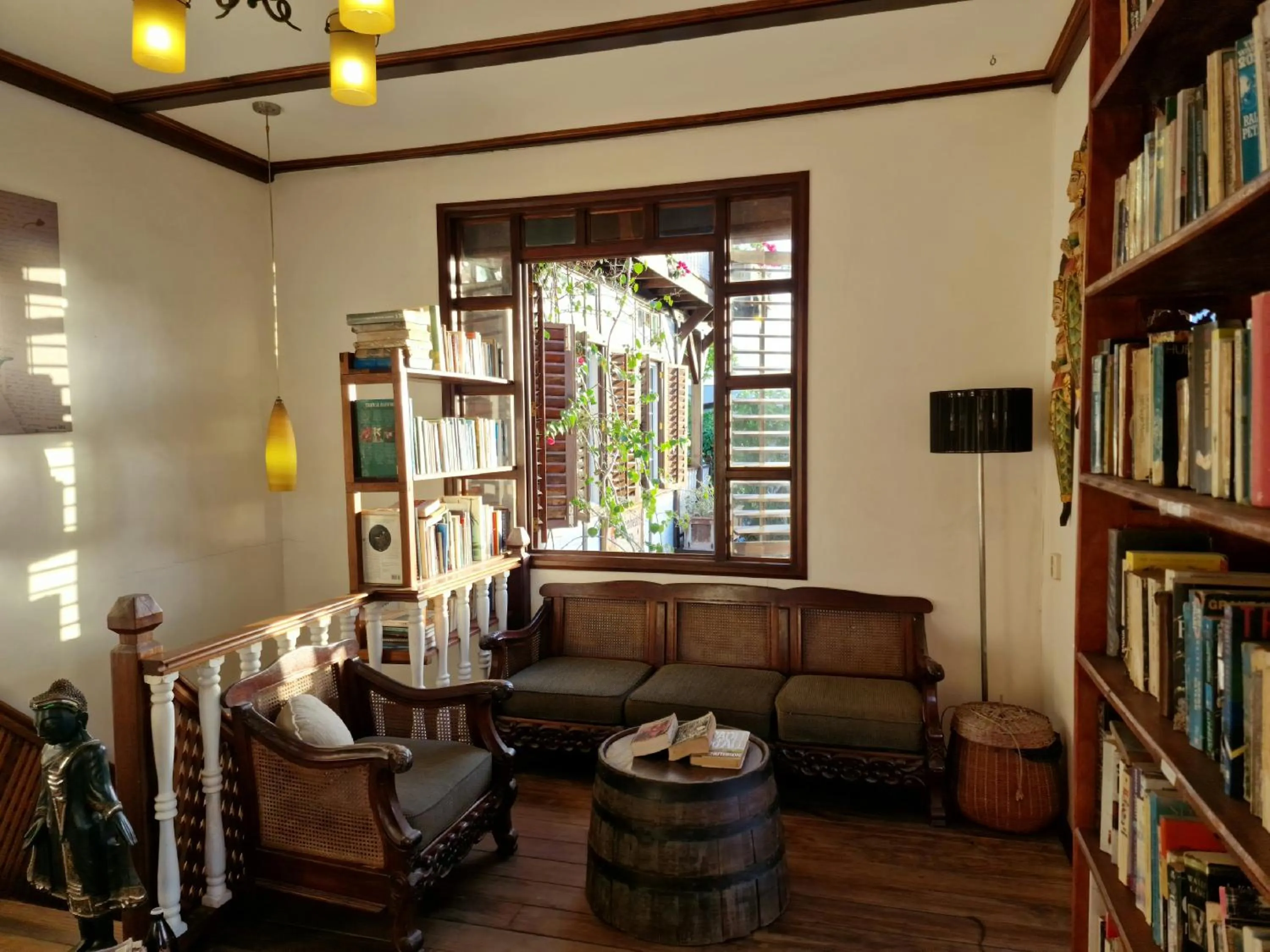Library in Greenheart Boutique Hotel