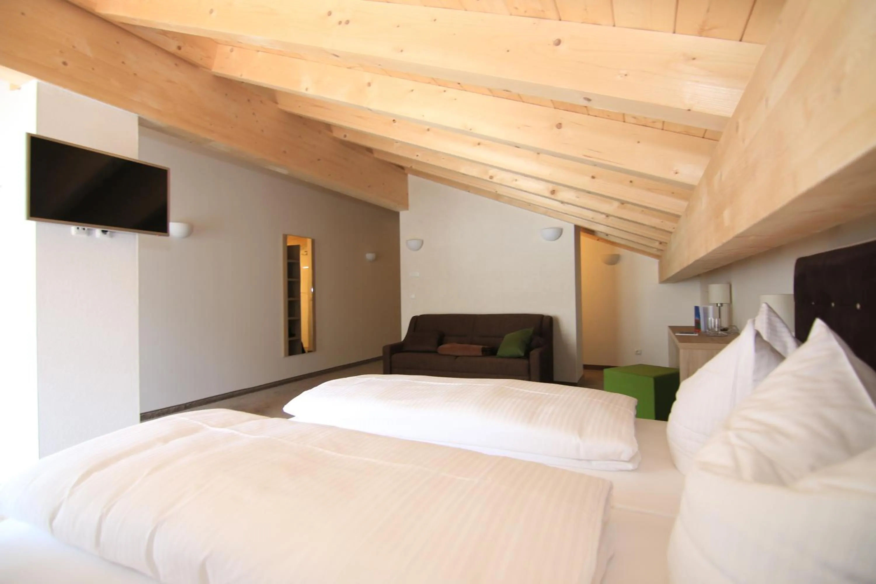 Photo of the whole room, Bed in Alpinhotel Berchtesgaden