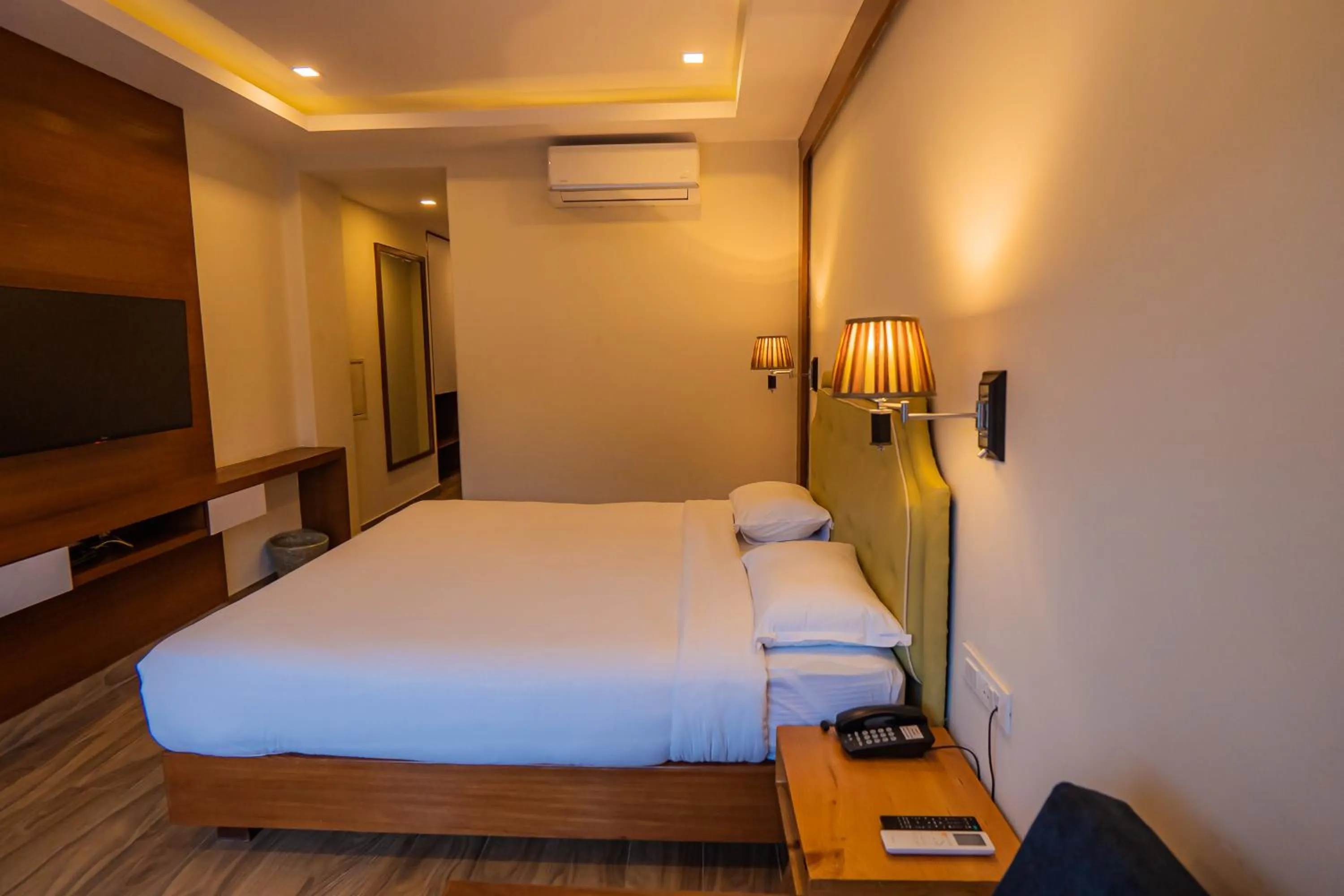 Bedroom, Bed in Hotel Fewa Trip