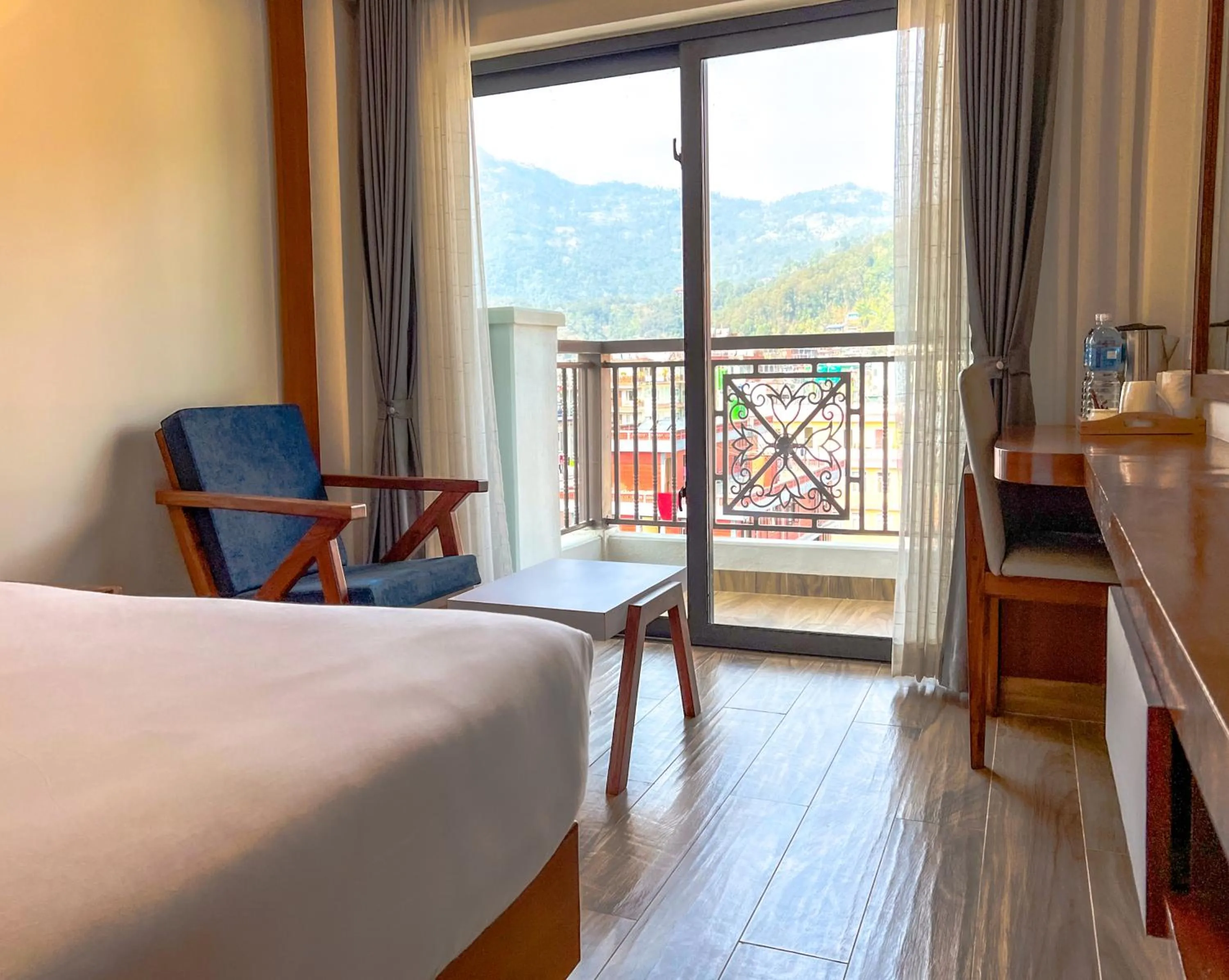 Bed in Hotel Fewa Trip