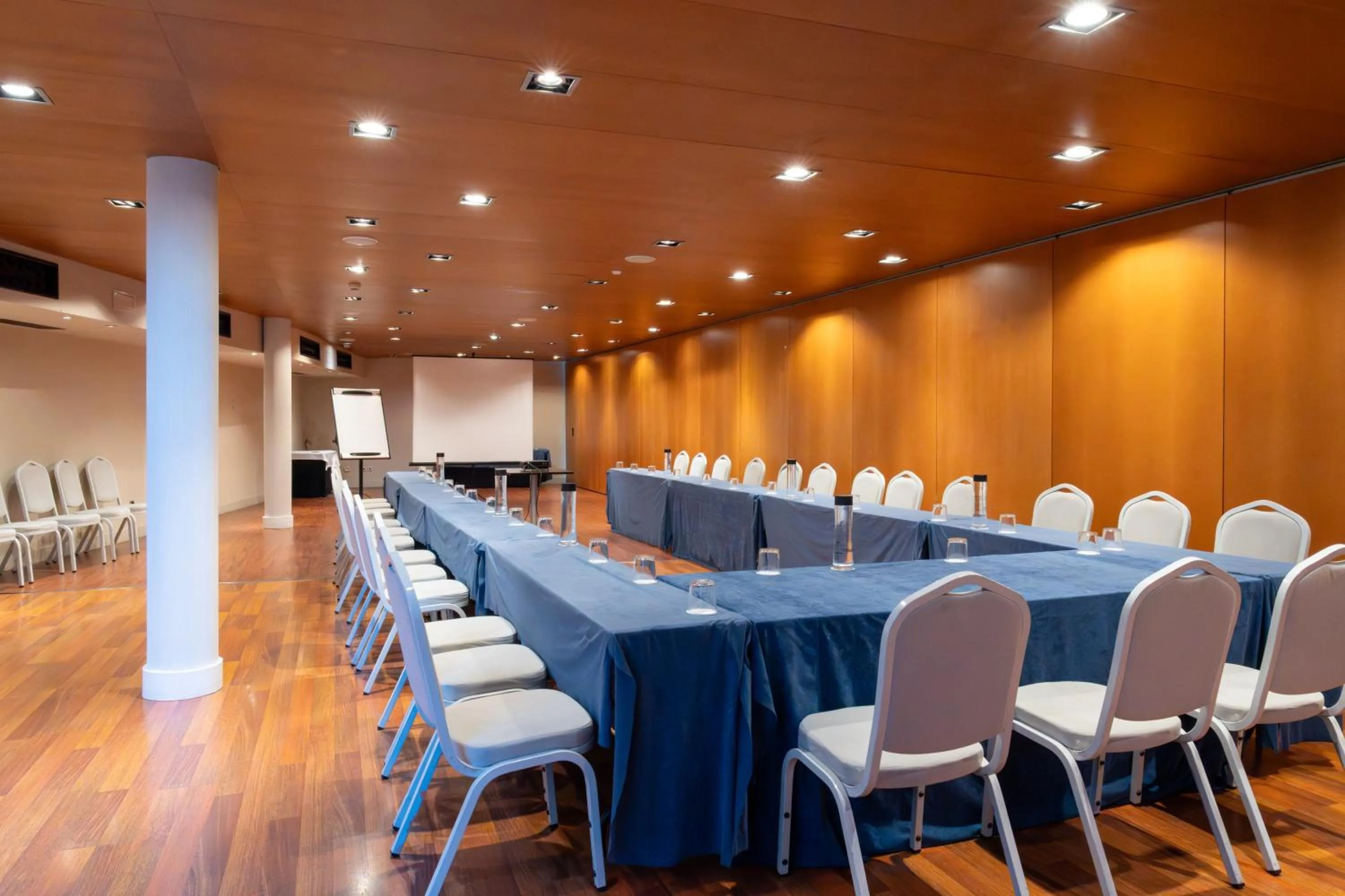 Meeting/conference room in Abba Playa Gijón