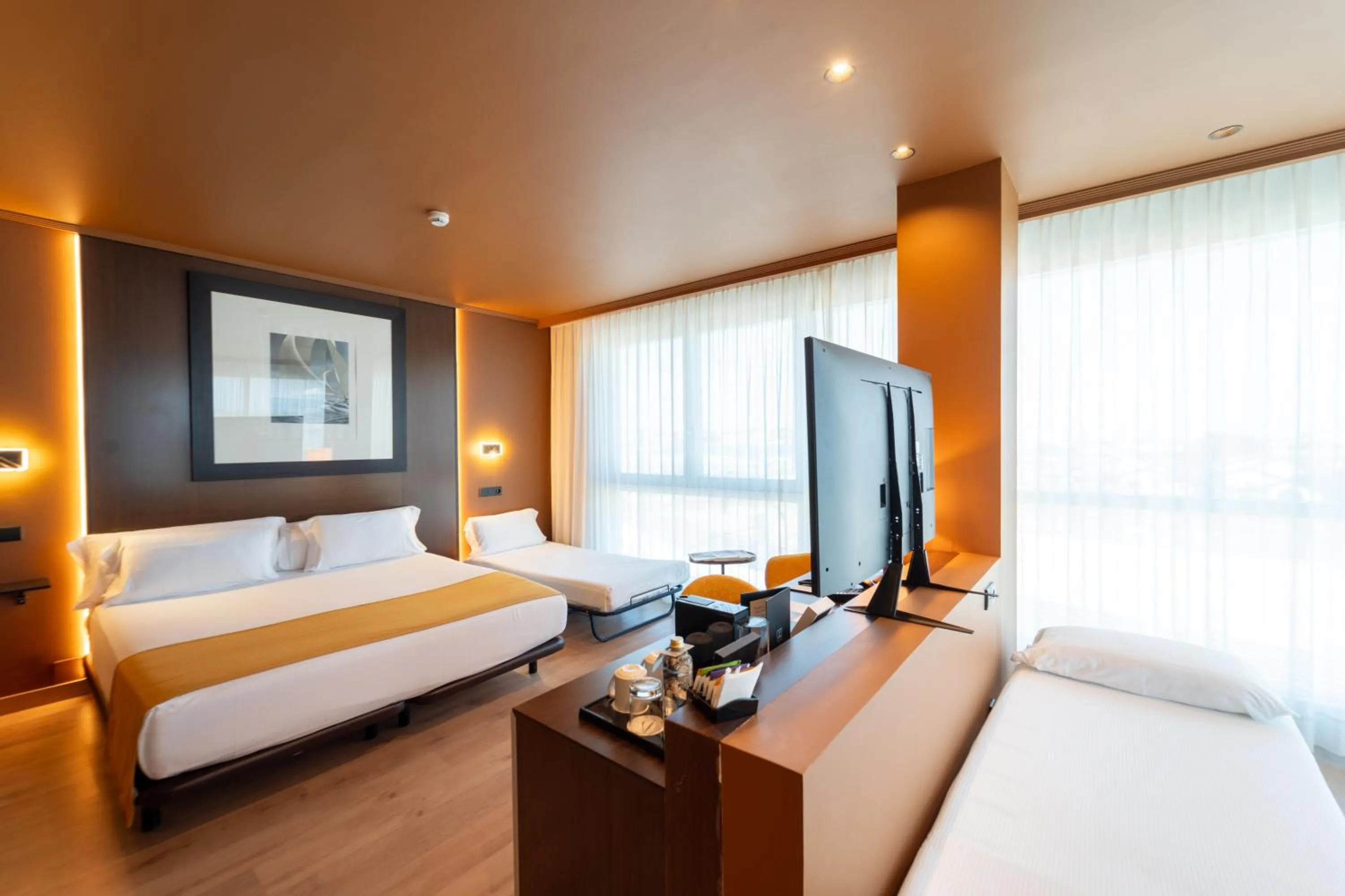 Photo of the whole room, Bed in Abba Playa Gijón