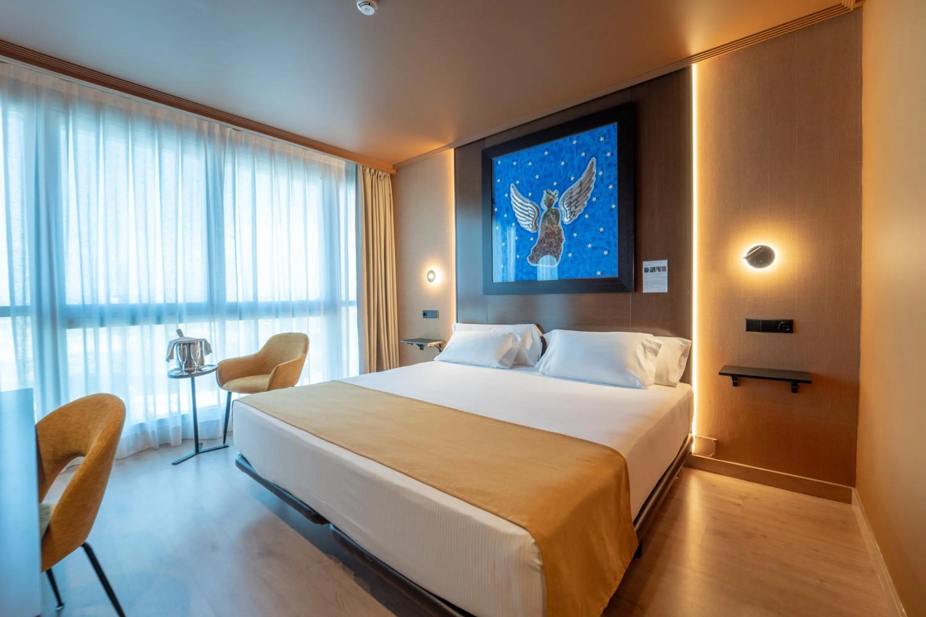 Photo of the whole room, Bed in Abba Playa Gijón