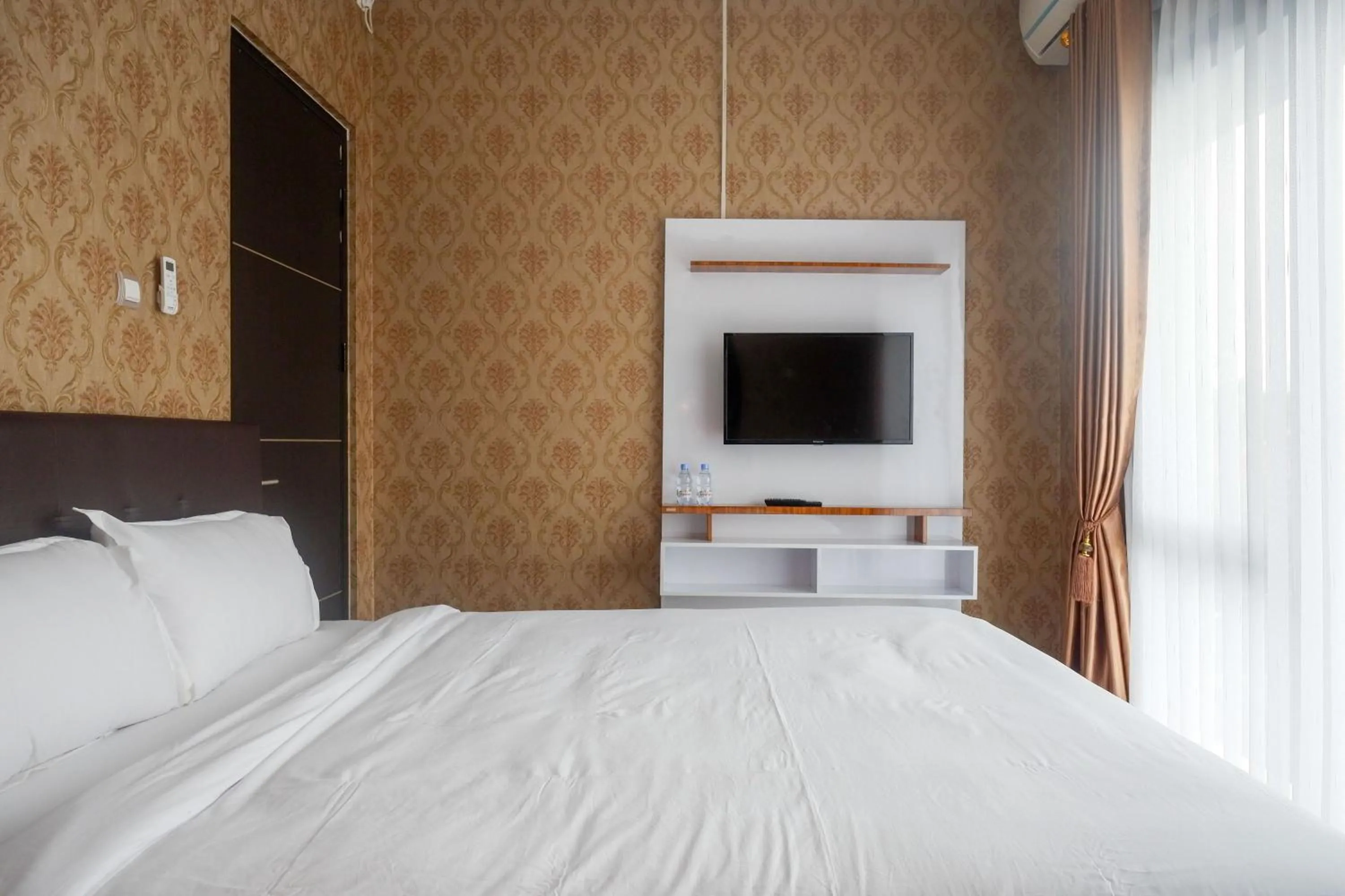 Bedroom, Bed in The Lavana Greenkhaza Villa Jogja