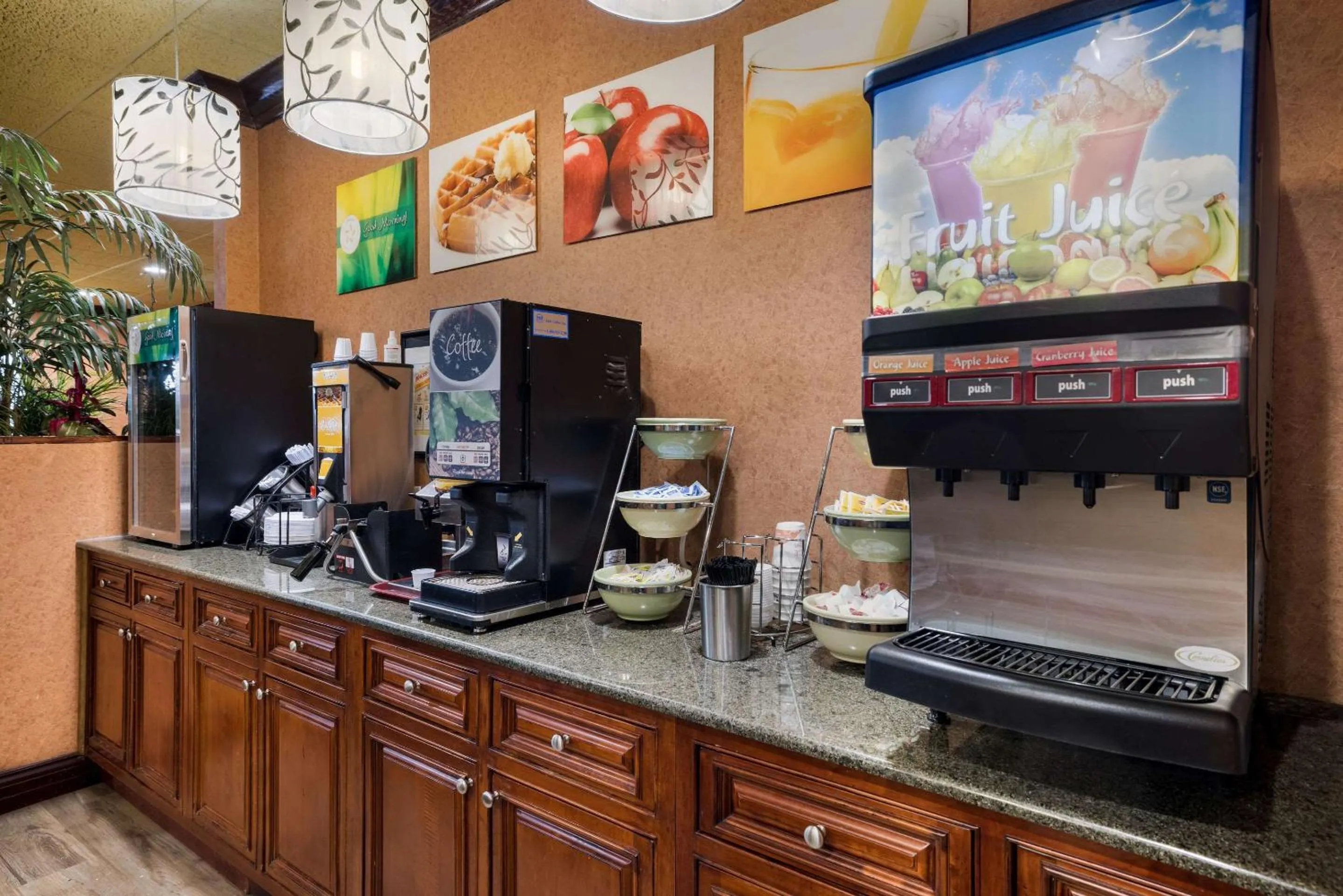 Breakfast in Suburban Studios Syracuse Fairgrounds