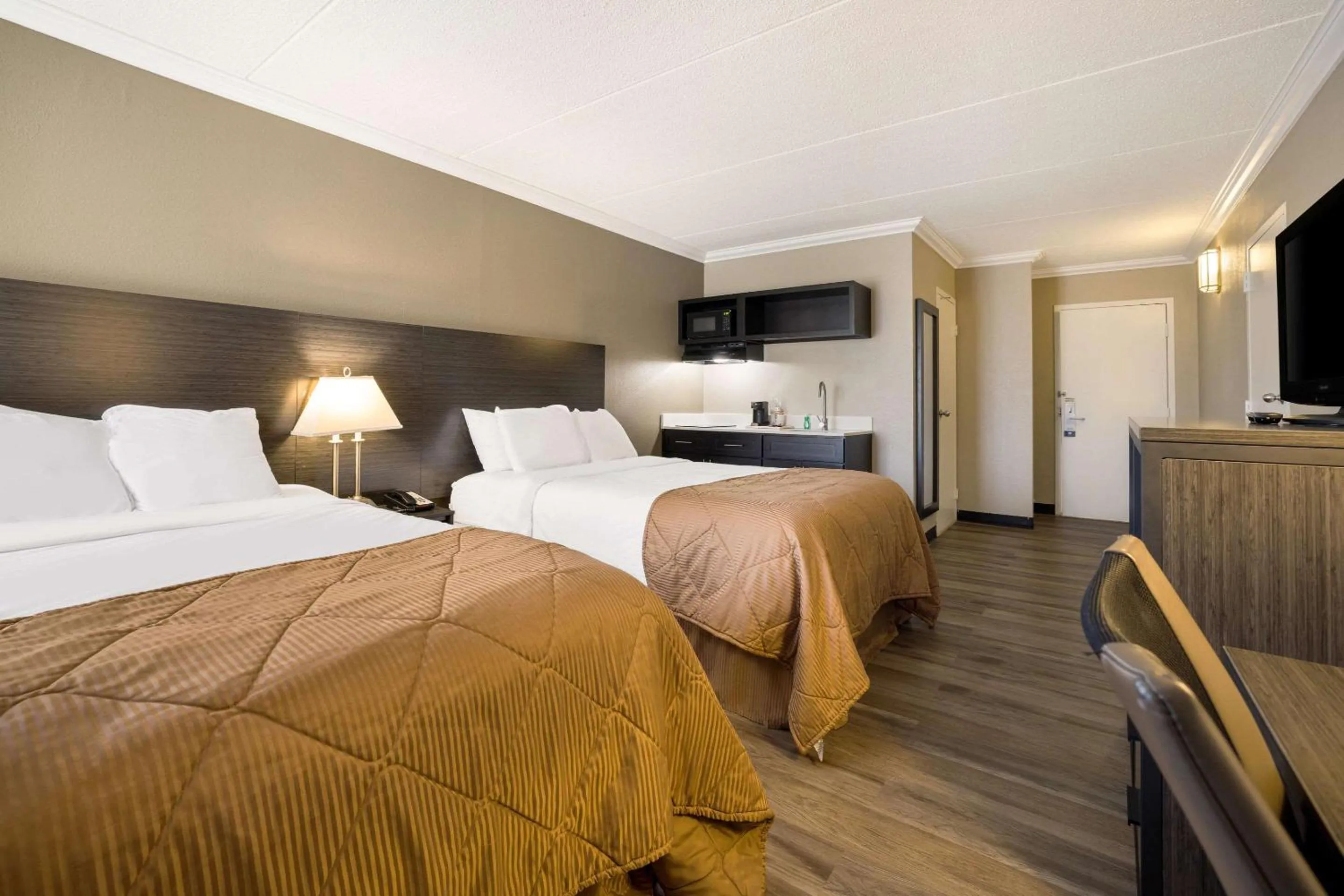 Bedroom, Bed in Suburban Studios Syracuse Fairgrounds