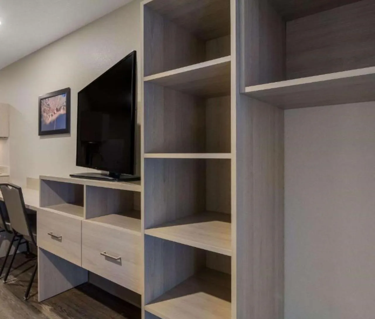 TV and multimedia in WoodSpring Suites Jacksonville Orange Park