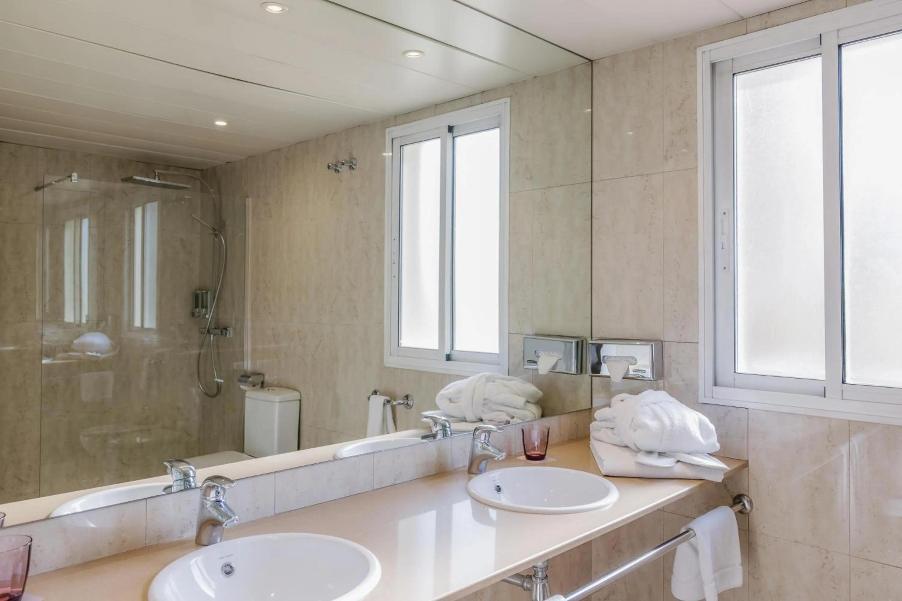 Shower in Hotel Castellon Center Affiliated by Meliá