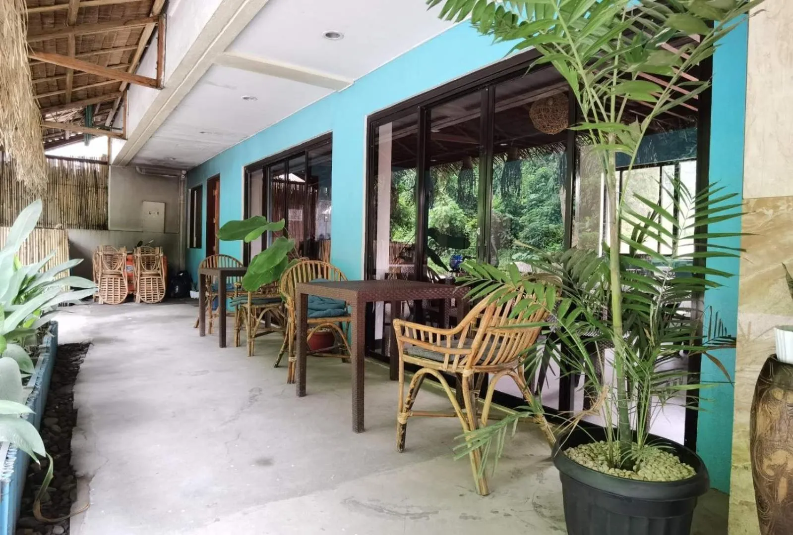 Seating area in Amos Pili Tree Inn powered by Cocotel
