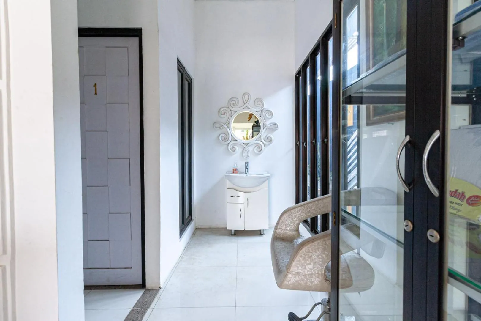 Property building in Urbanview Daniela Jambi by RedDoorz