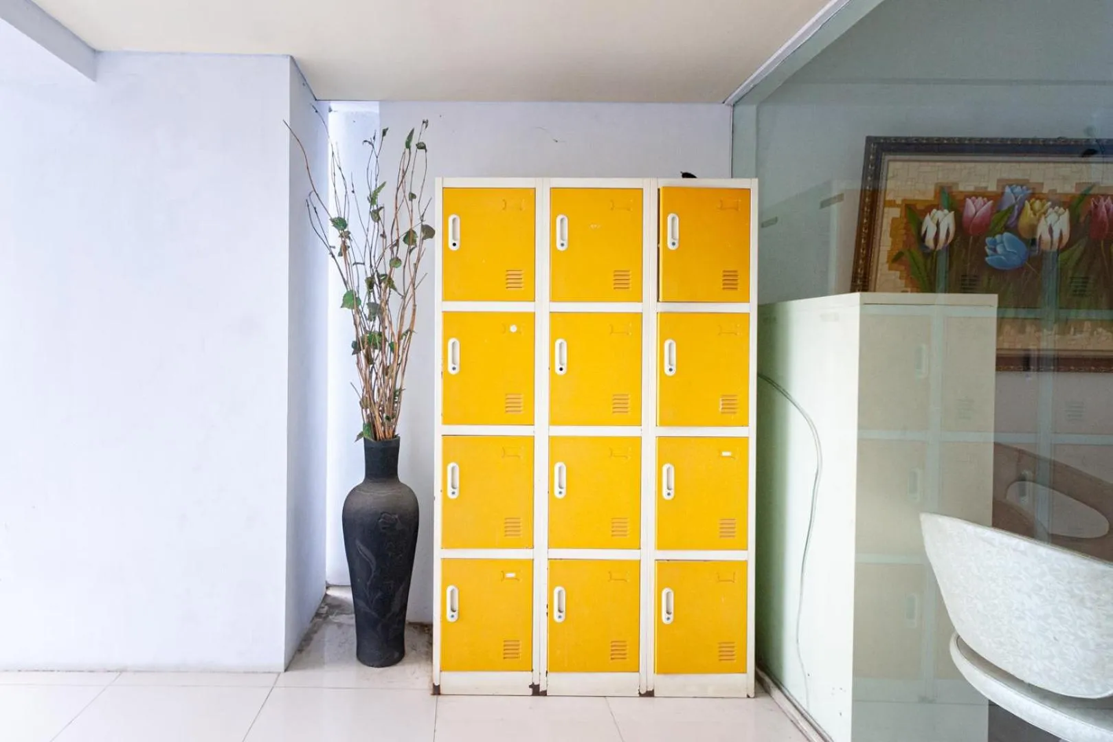 microwave in Urbanview Daniela Jambi by RedDoorz