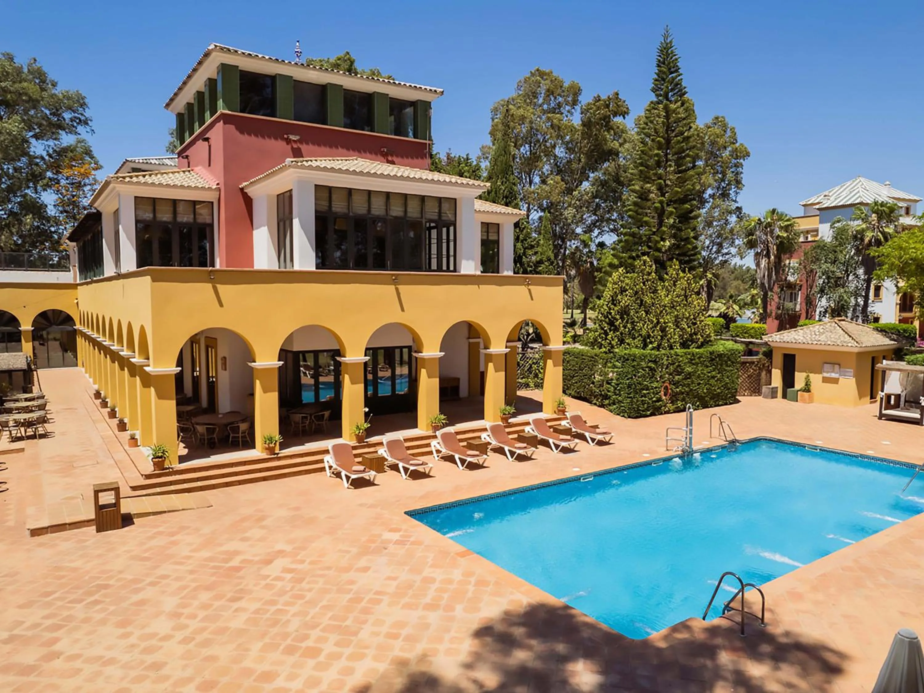 Swimming pool in Isla Canela Golf Hotel Boutique