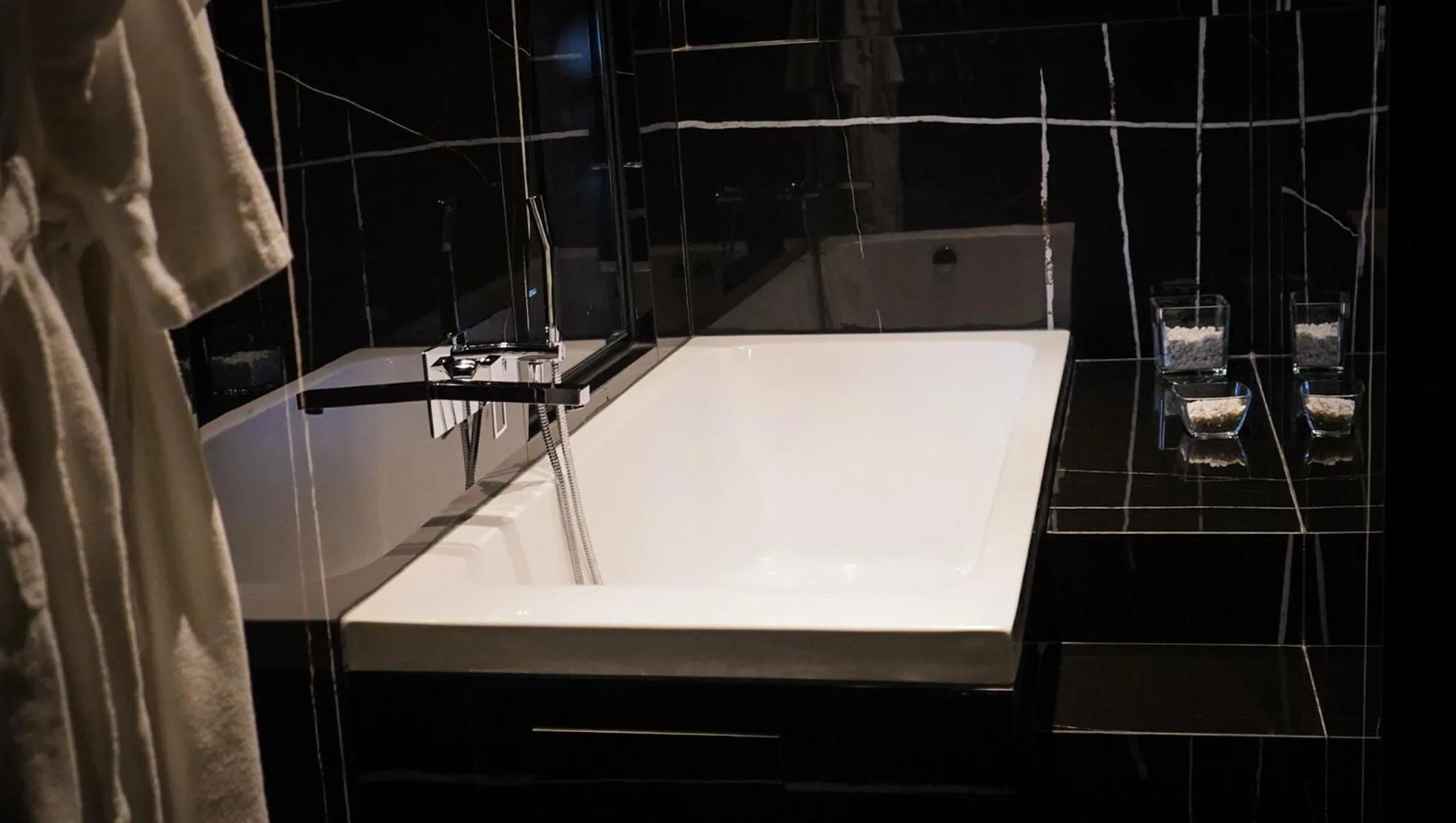 Bathroom in Arka Art Hotel