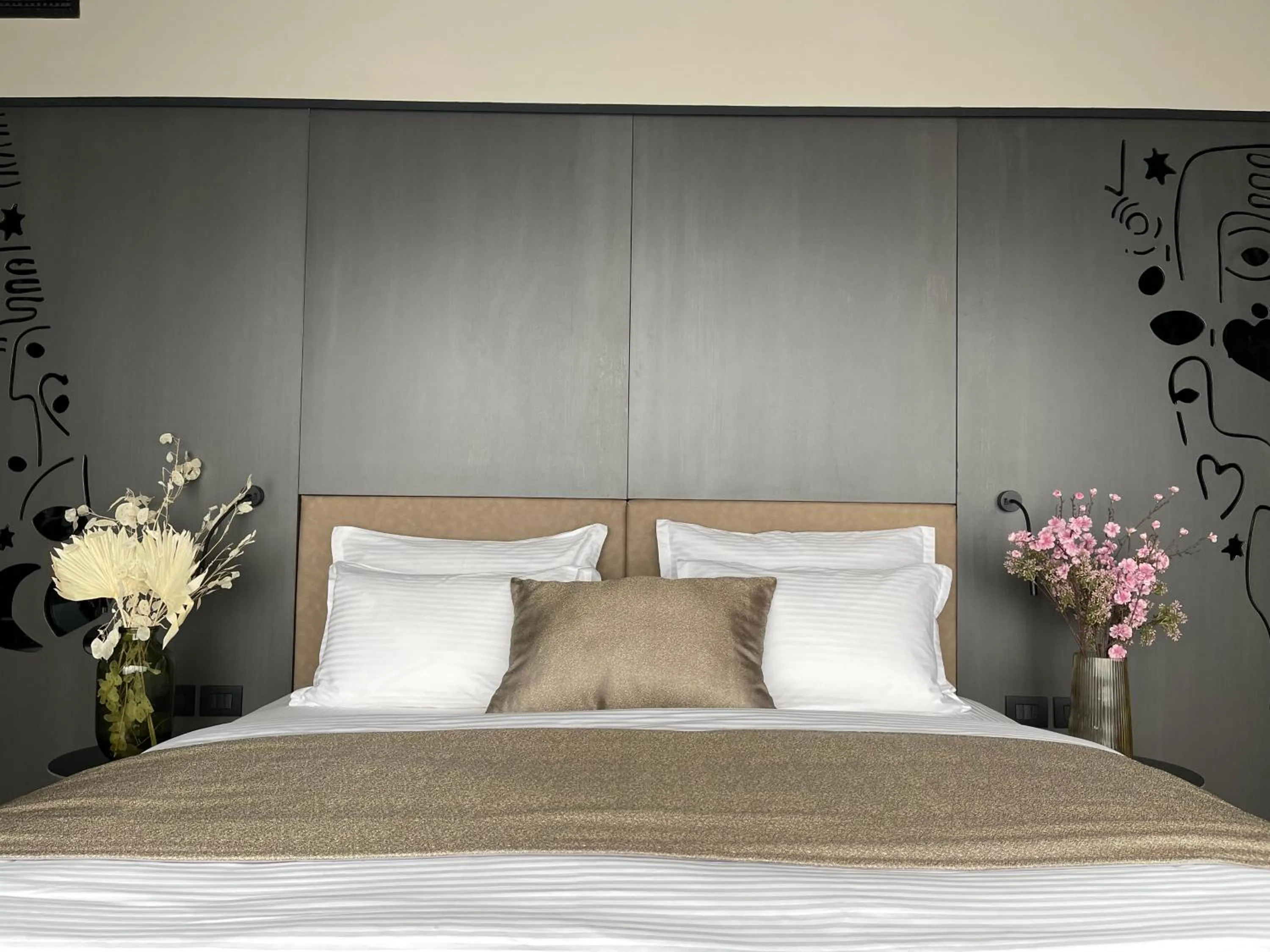 Property building, Bed in Arka Art Hotel