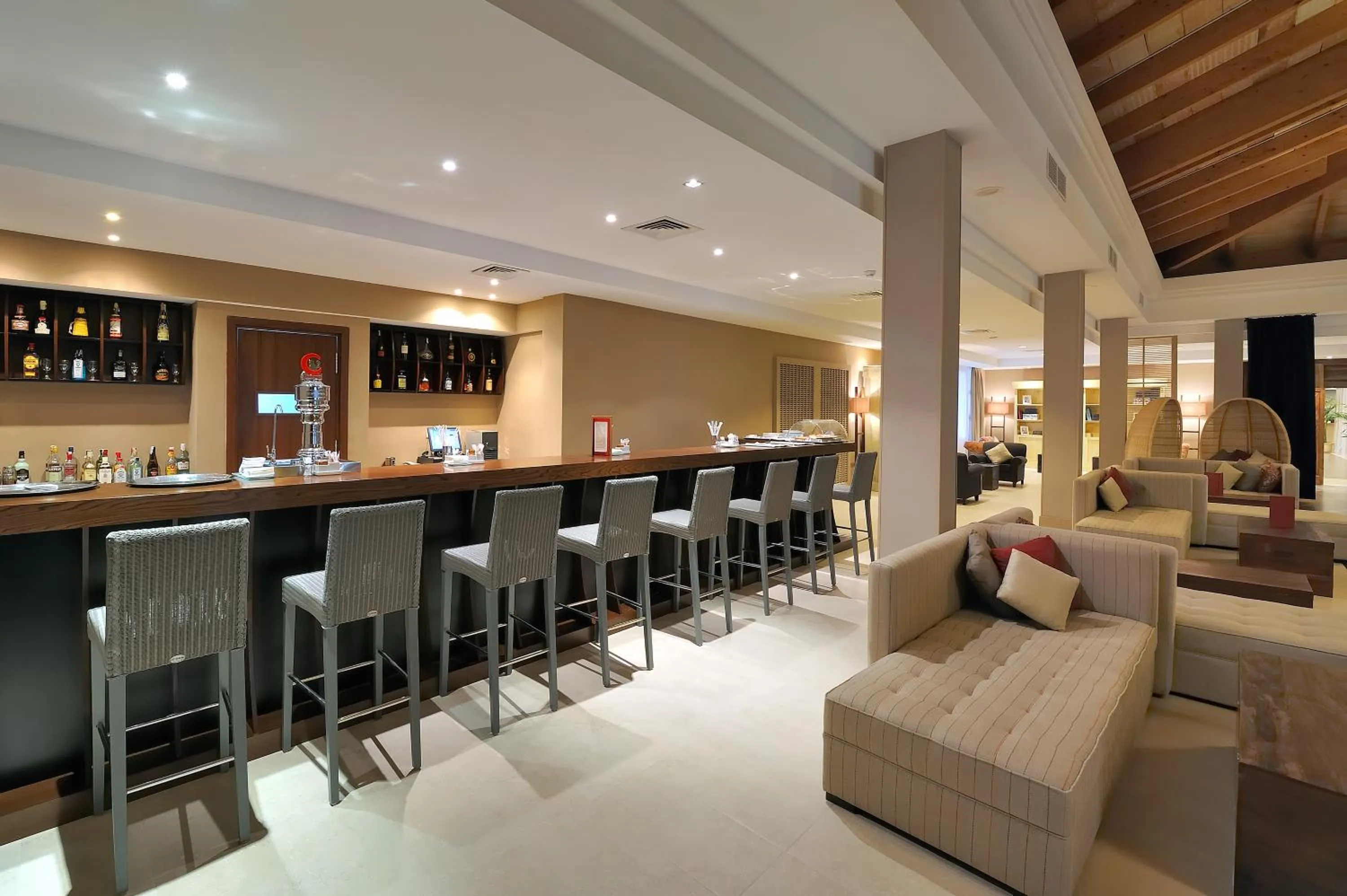 Lounge or bar in Vincci Resort Costa Golf