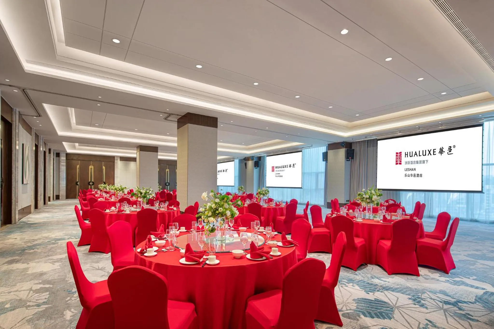 Meeting/conference room in Hualuxe Leshan, an IHG Hotel