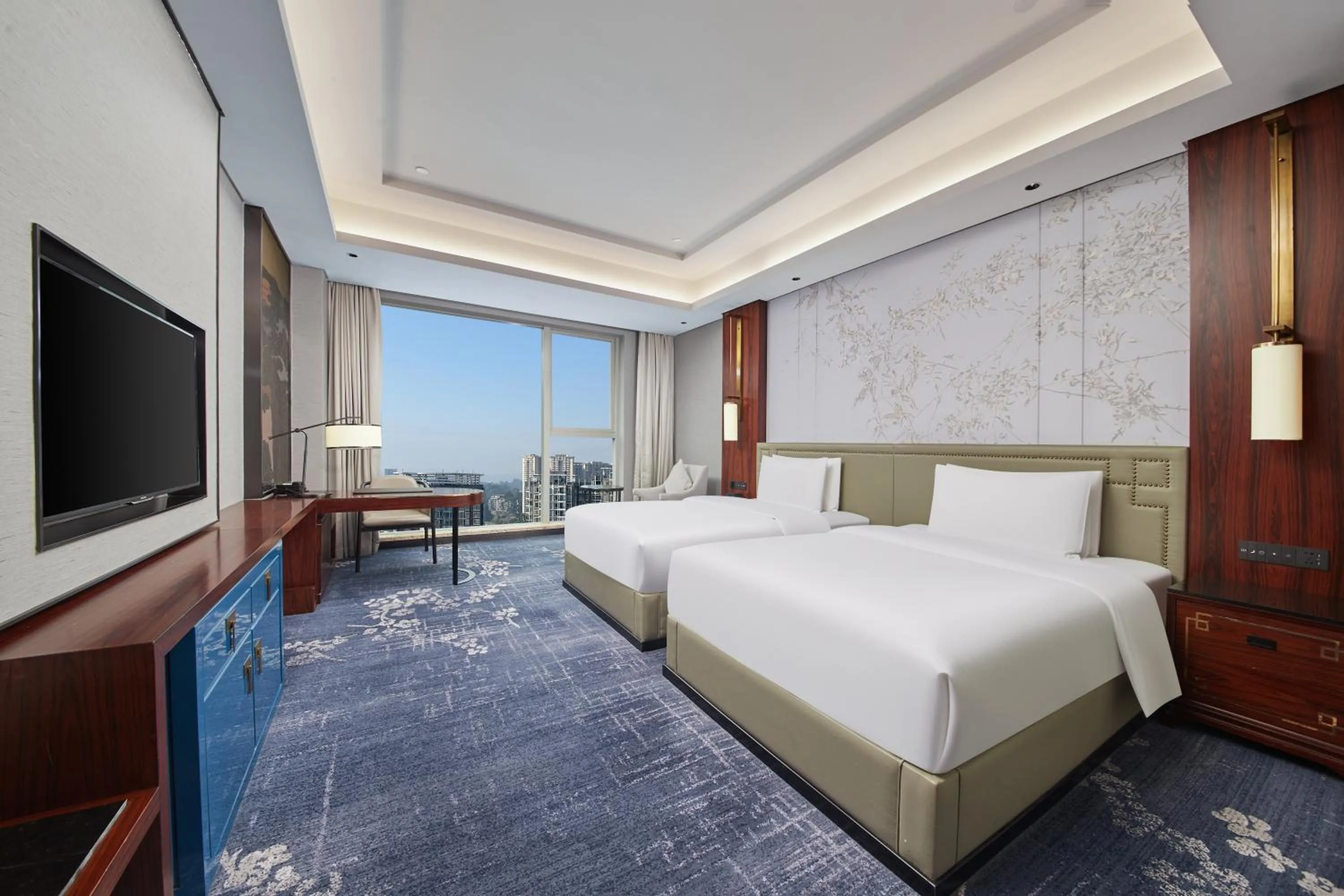 Photo of the whole room, Bed in Hualuxe Leshan, an IHG Hotel