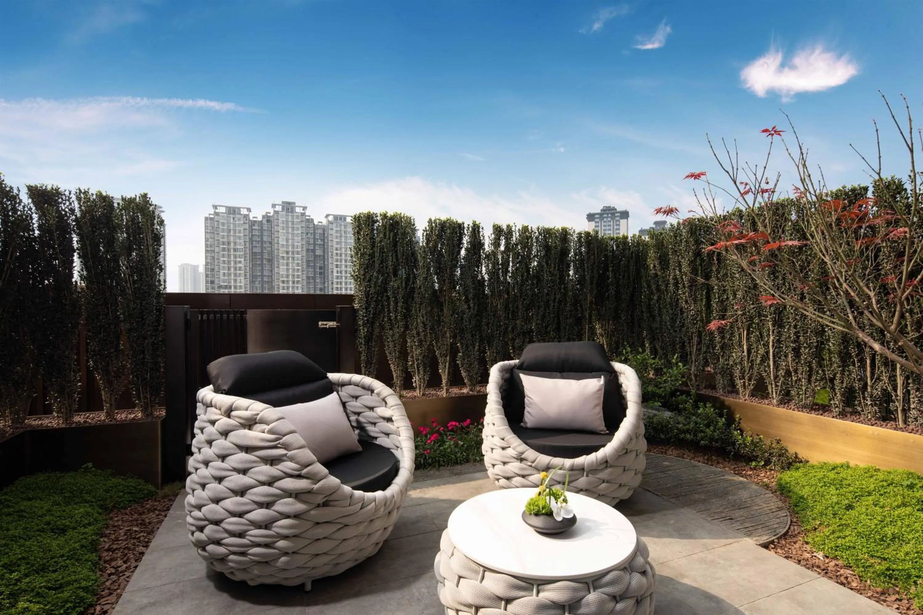 Garden in Hualuxe Leshan, an IHG Hotel