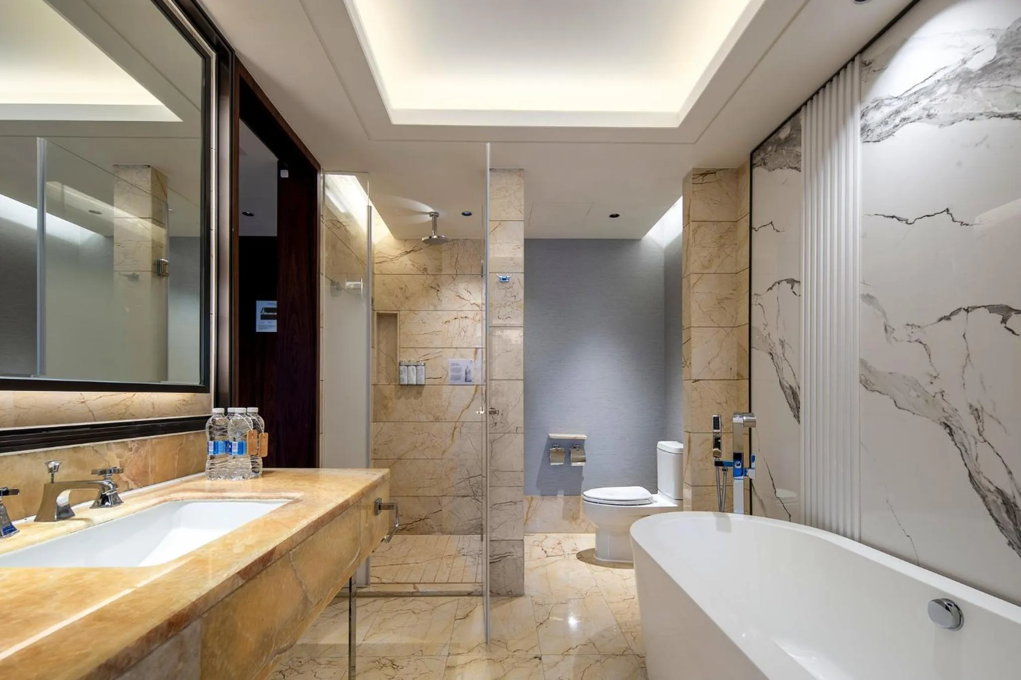 Bathroom in Hualuxe Leshan, an IHG Hotel