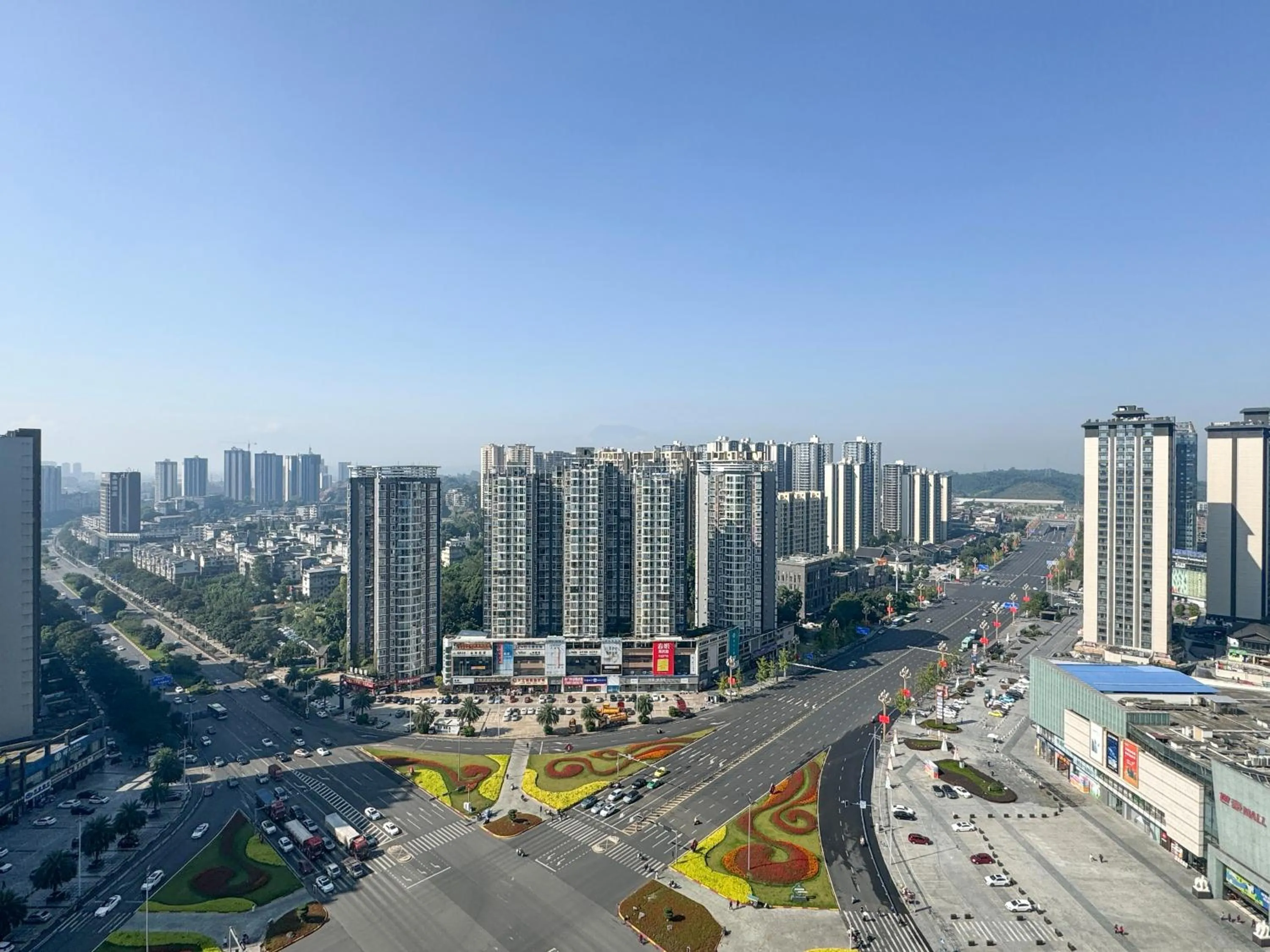 Property building in Hualuxe Leshan, an IHG Hotel
