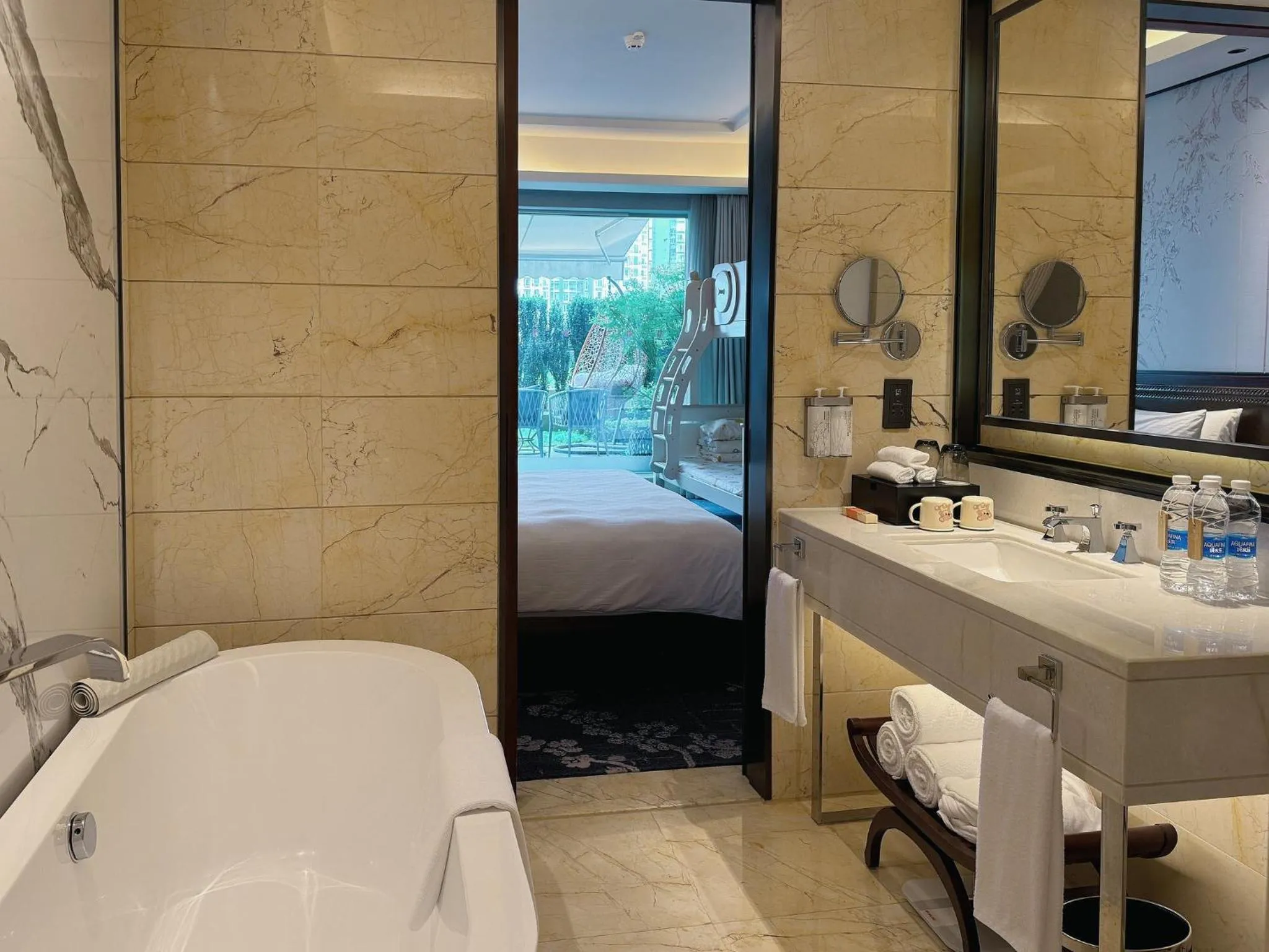 Bathroom in Hualuxe Leshan, an IHG Hotel