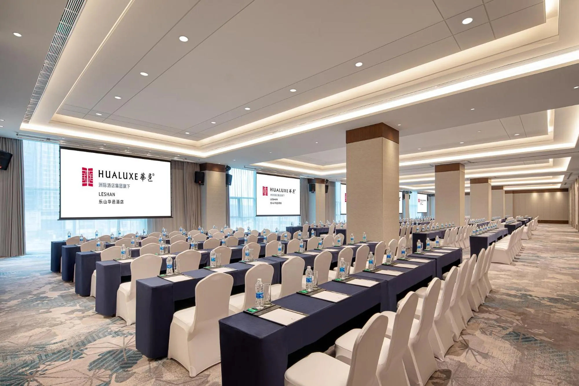 Meeting/conference room in Hualuxe Leshan, an IHG Hotel