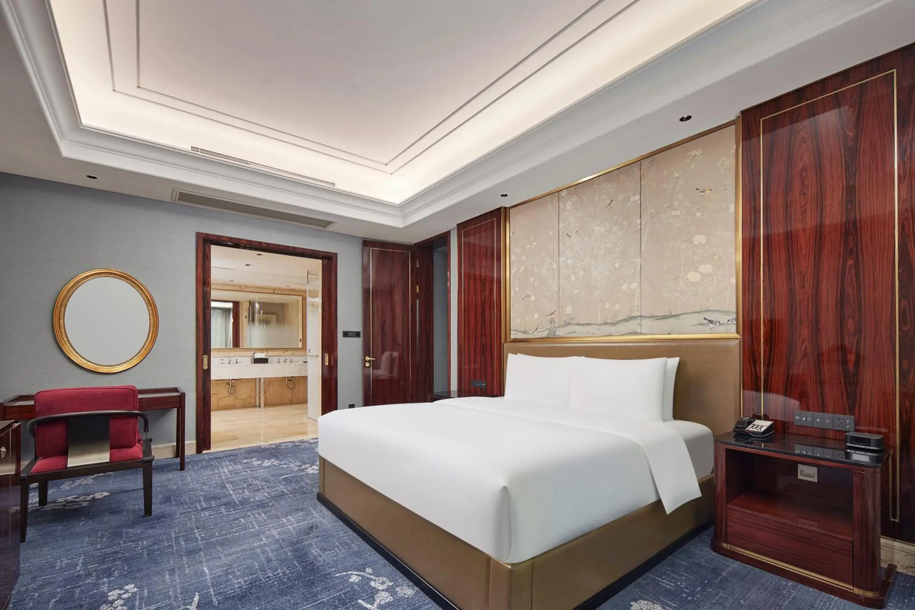 One-Bedroom King Suite in HUALUXE Leshan, an IHG Hotel One-Bedroom King Suite in HUALUXE Leshan, an IHG Hotel