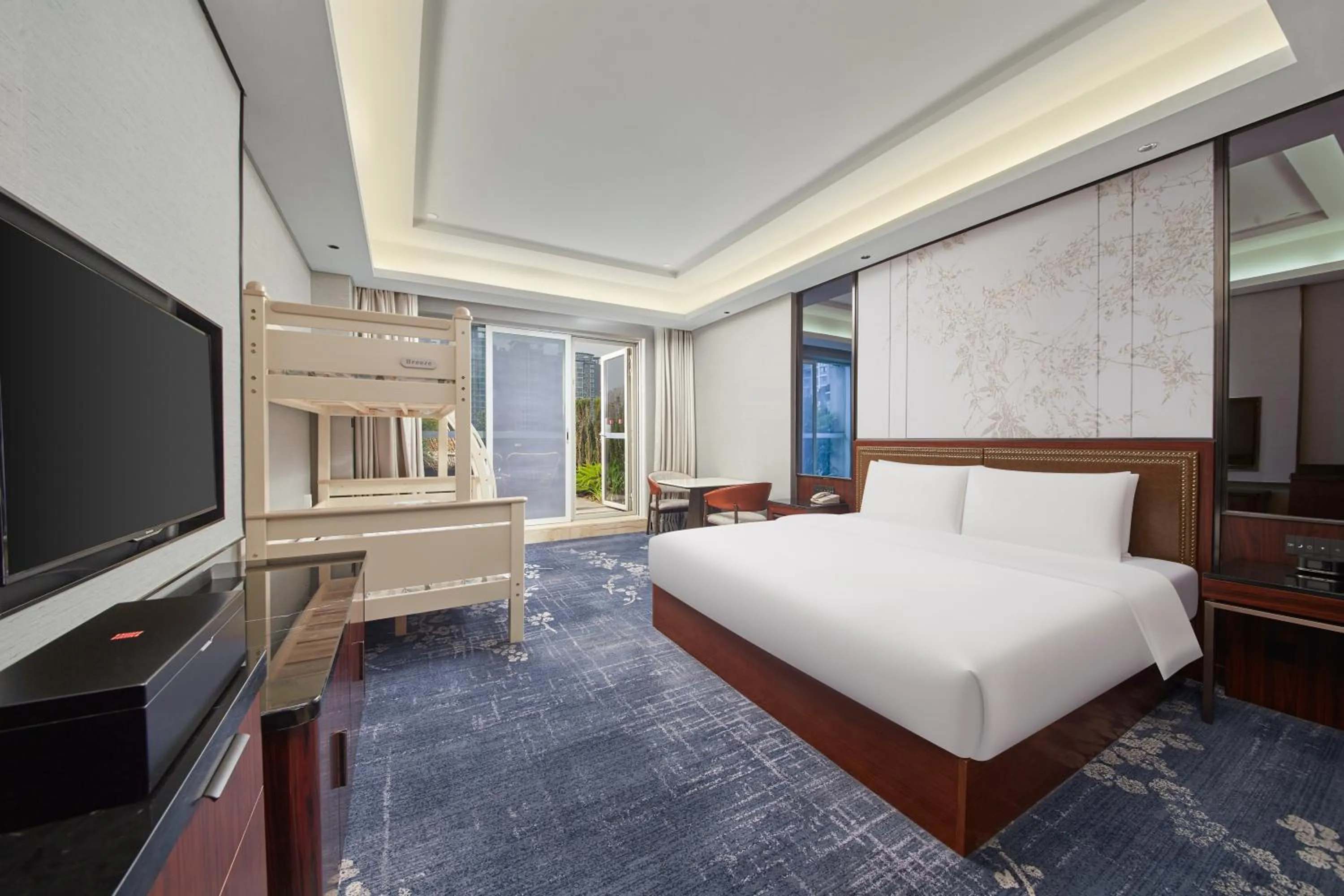 Photo of the whole room, Bed in Hualuxe Leshan, an IHG Hotel