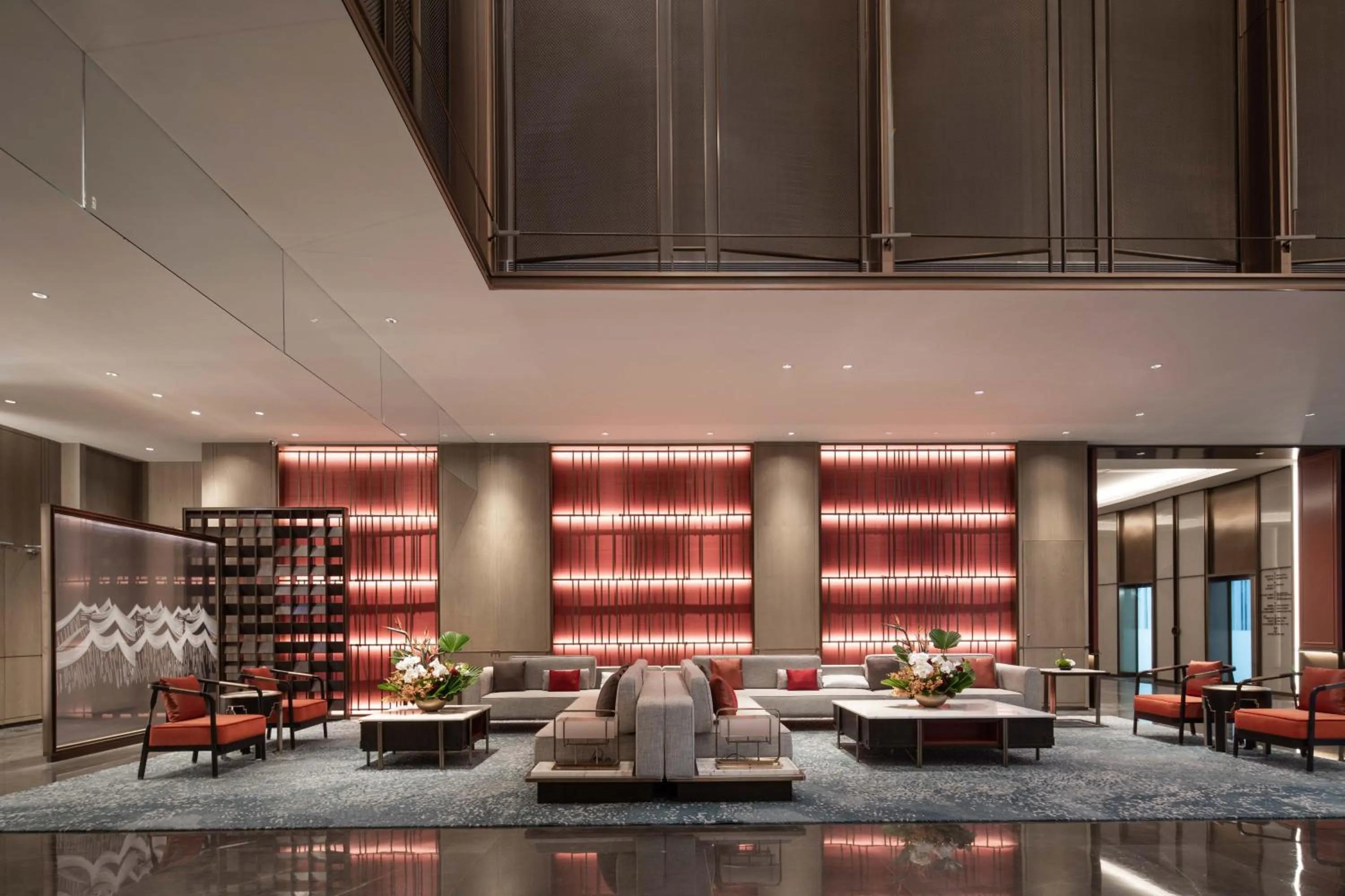 Lobby or reception in Hualuxe Leshan, an IHG Hotel