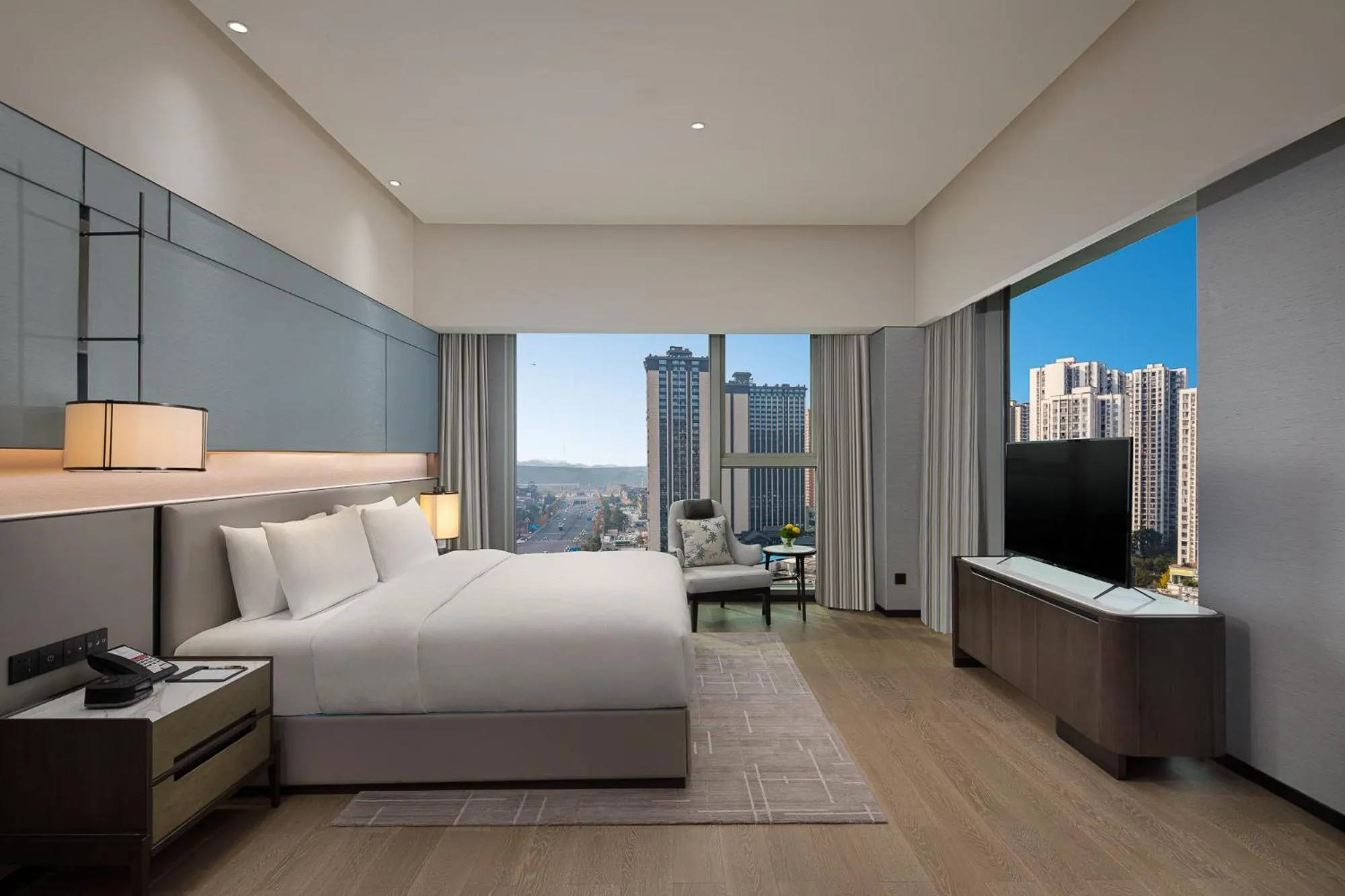 Bedroom, Bed in Hualuxe Leshan, an IHG Hotel