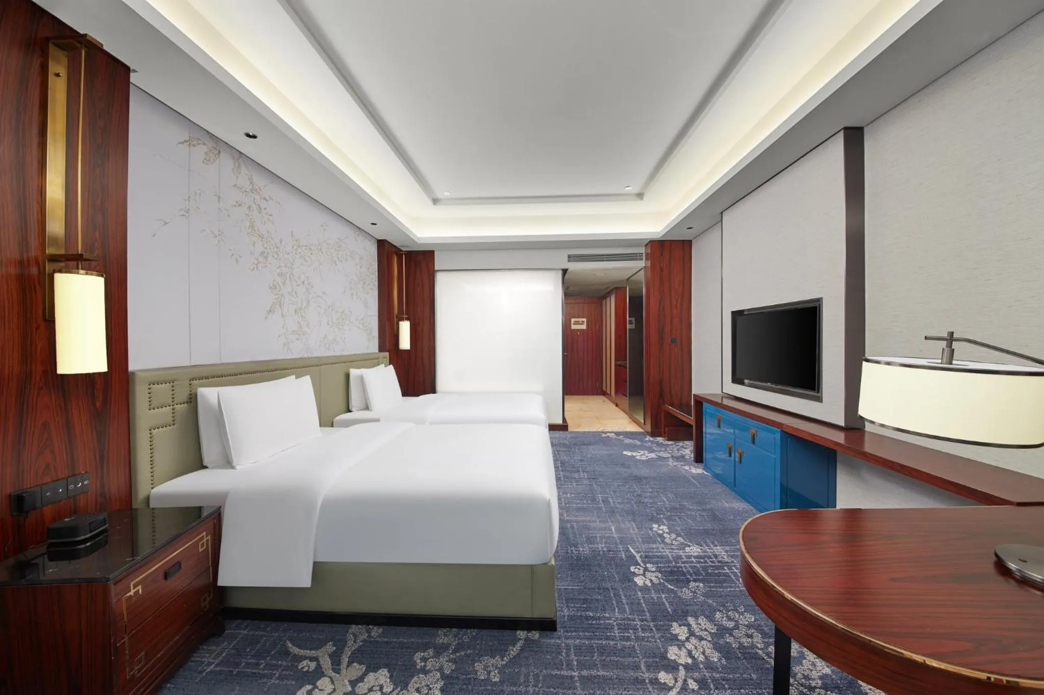 Photo of the whole room, Bed in Hualuxe Leshan, an IHG Hotel