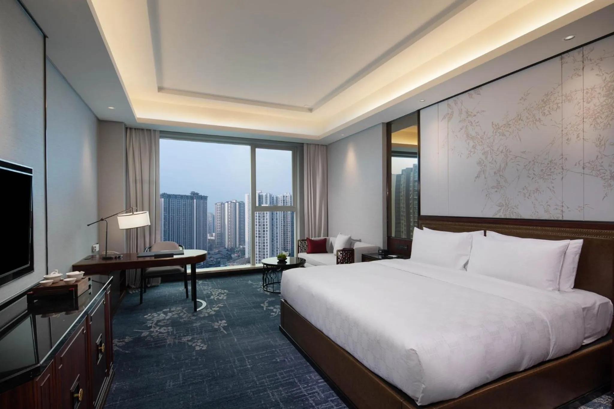 Photo of the whole room, Bed in Hualuxe Leshan, an IHG Hotel