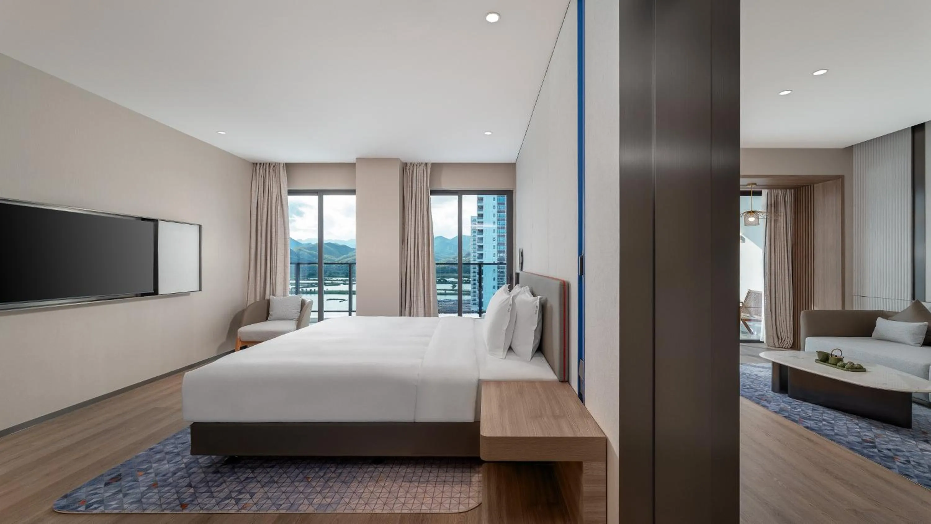 Photo of the whole room, Bed in Holiday Inn Express Jiangmen Yinhu Bay by IHG