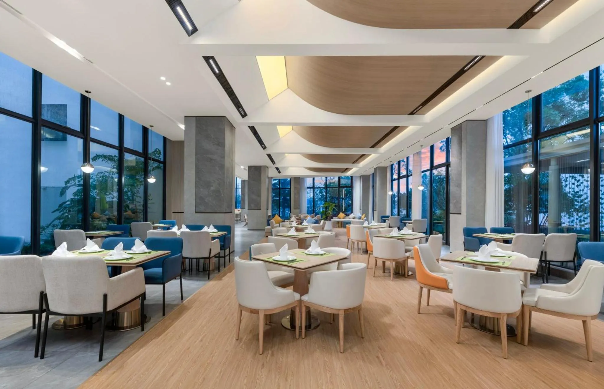 Restaurant/places to eat in Holiday Inn Express Jiangmen Yinhu Bay by IHG