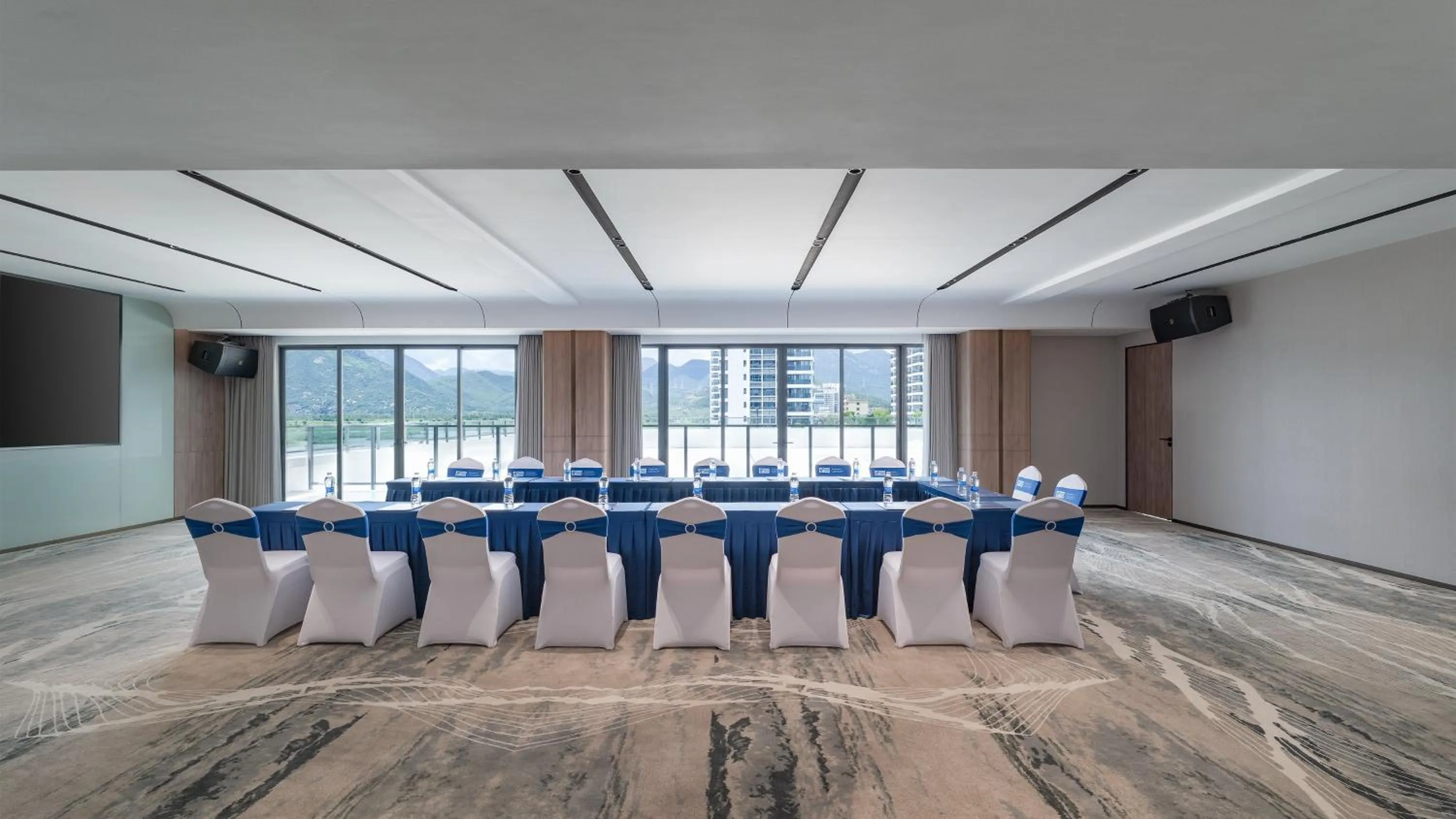 Meeting/conference room in Holiday Inn Express Jiangmen Yinhu Bay by IHG