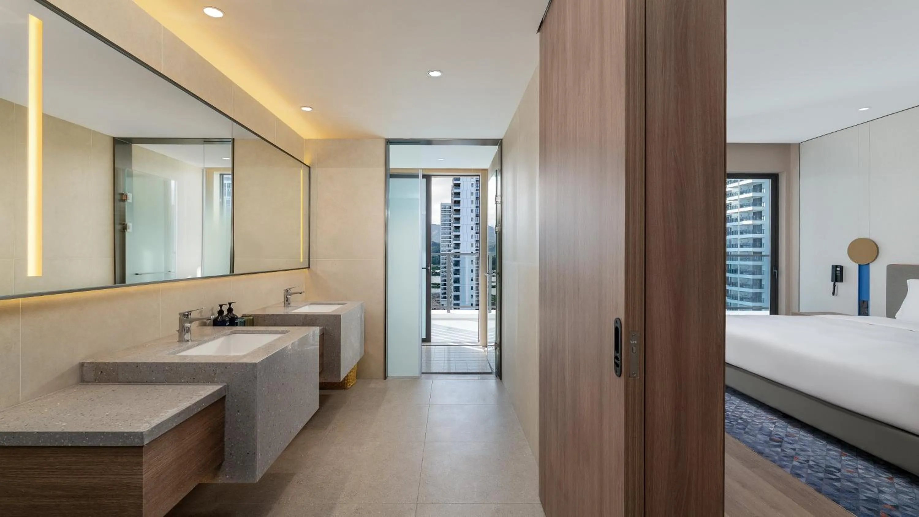 Photo of the whole room, Bed in Holiday Inn Express Jiangmen Yinhu Bay by IHG