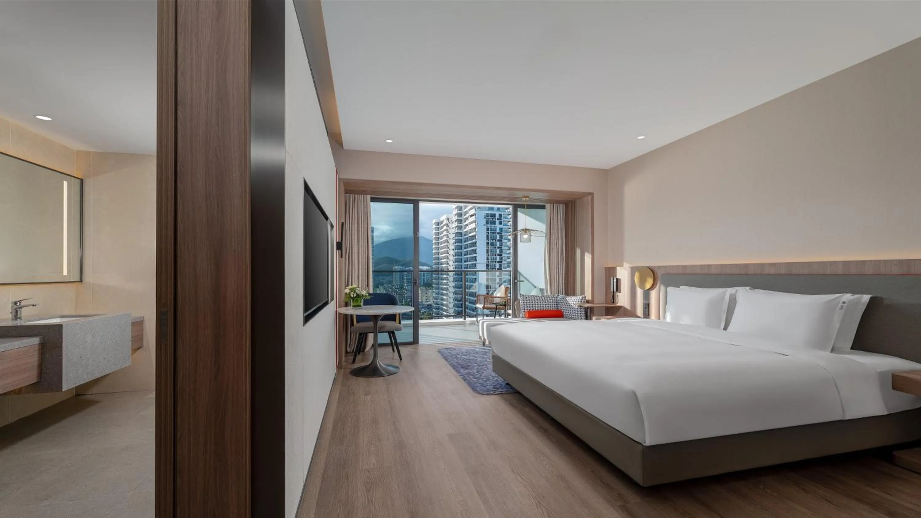 Photo of the whole room, Bed in Holiday Inn Express Jiangmen Yinhu Bay by IHG