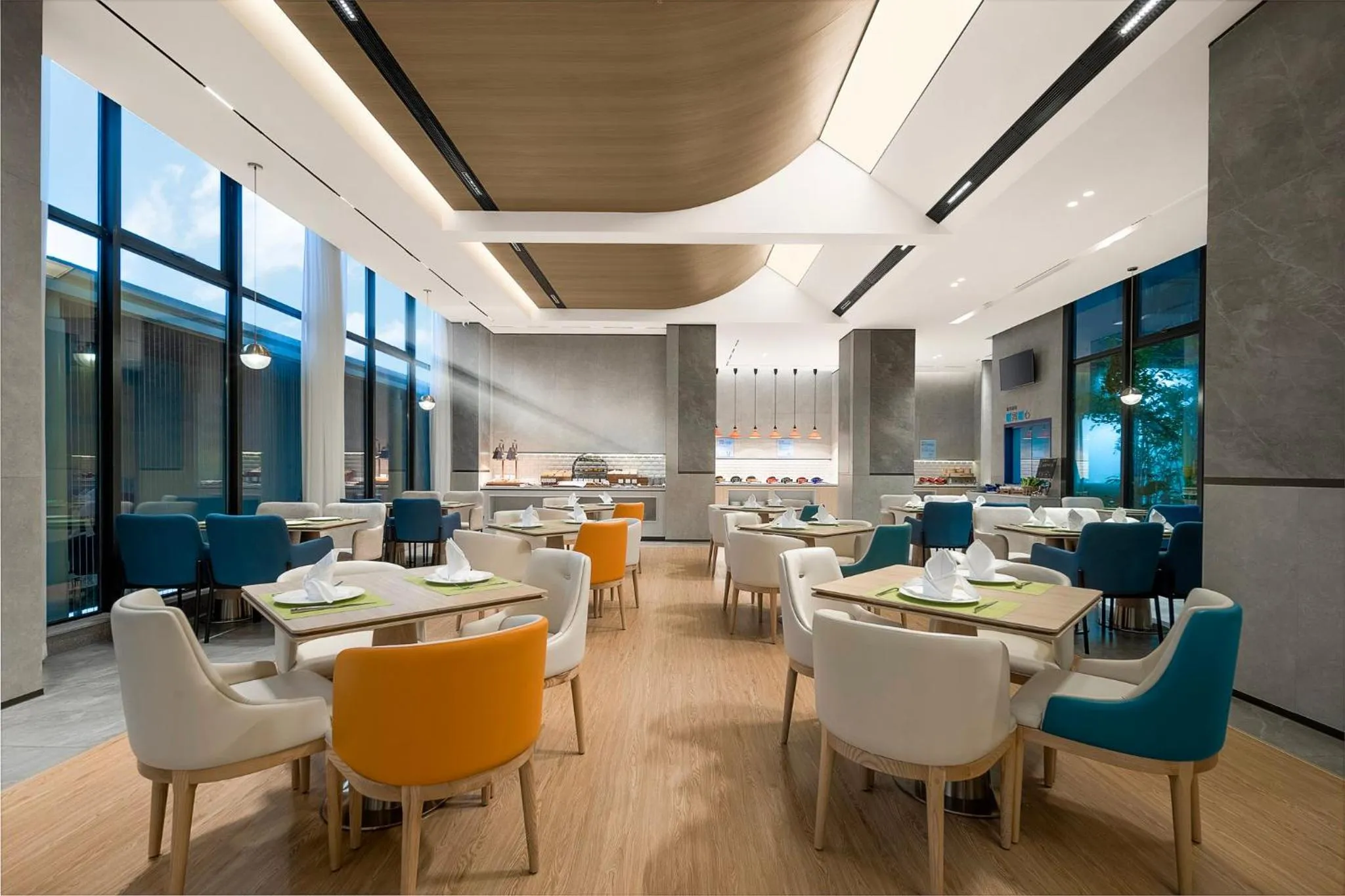 Restaurant/places to eat in Holiday Inn Express Jiangmen Yinhu Bay by IHG