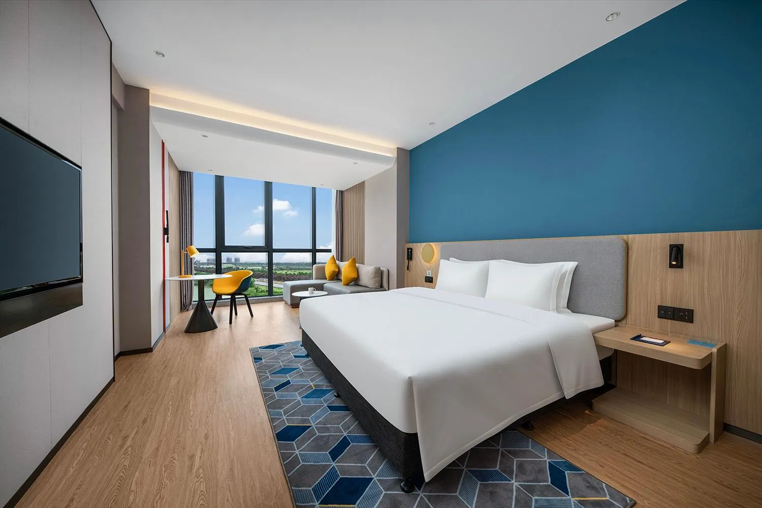 Bed in Holiday Inn Express Jiangmen Yinhu Bay by IHG