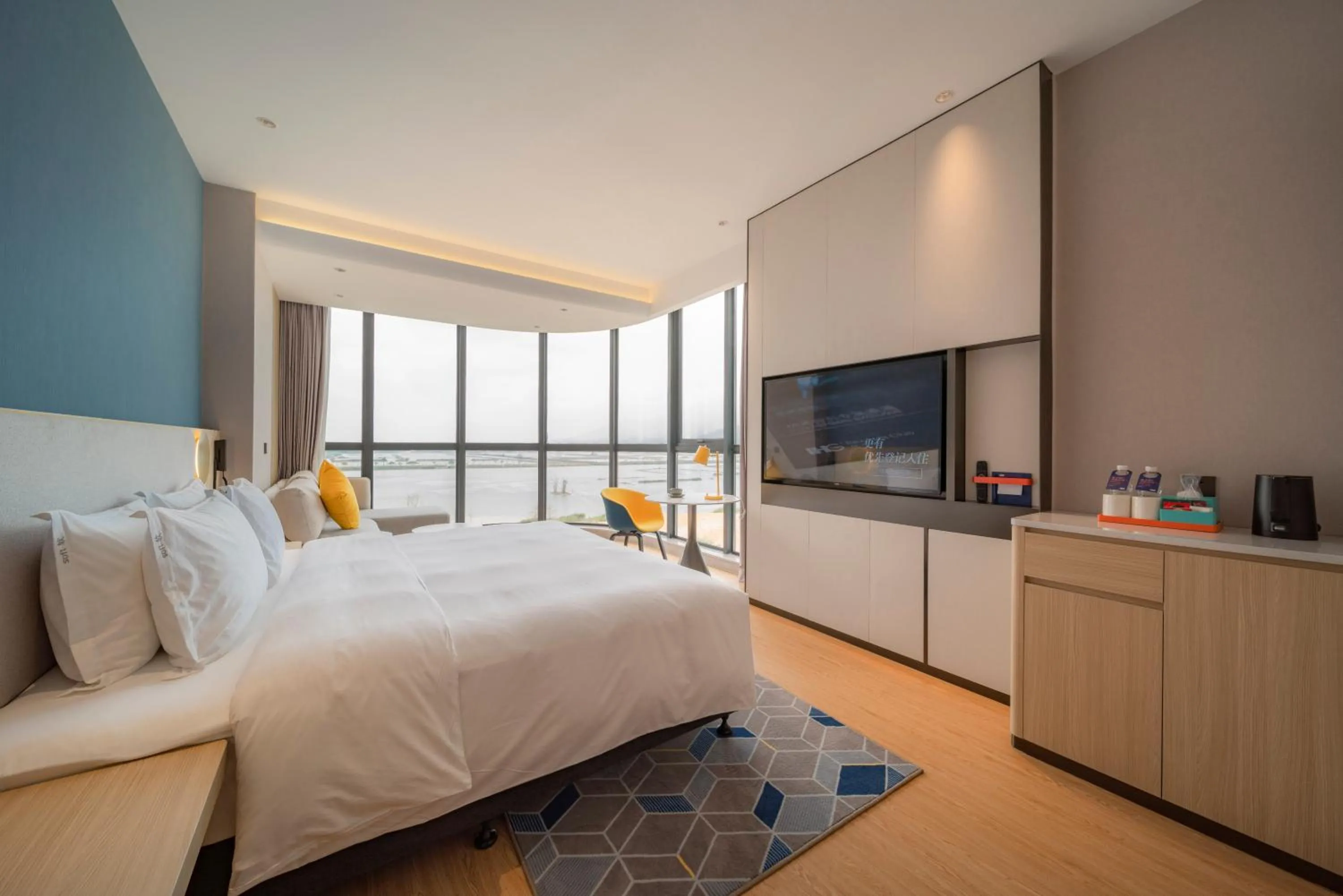 Bed in Holiday Inn Express Jiangmen Yinhu Bay by IHG