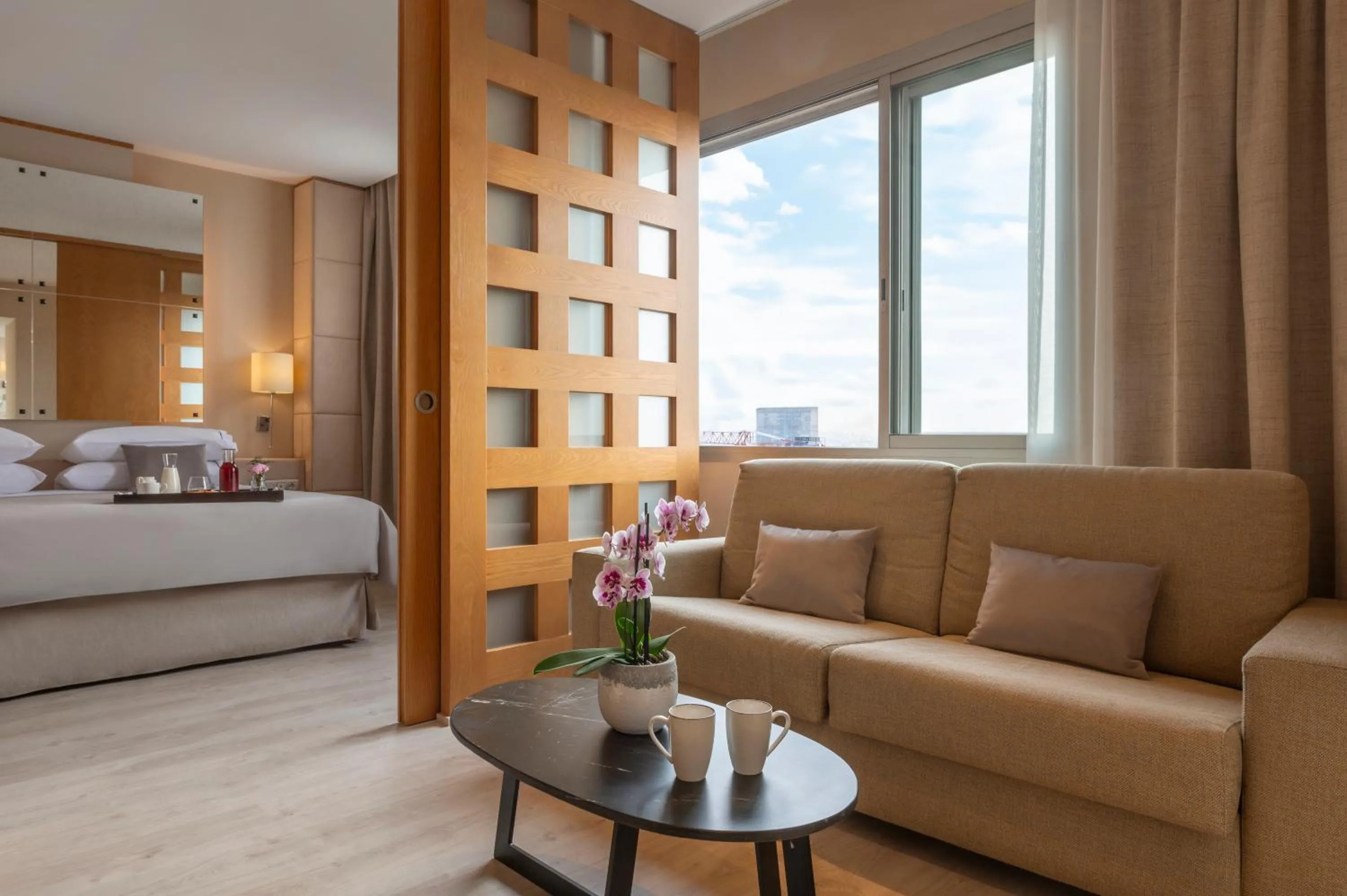 Living room, Bed in Hesperia Barcelona Presidente