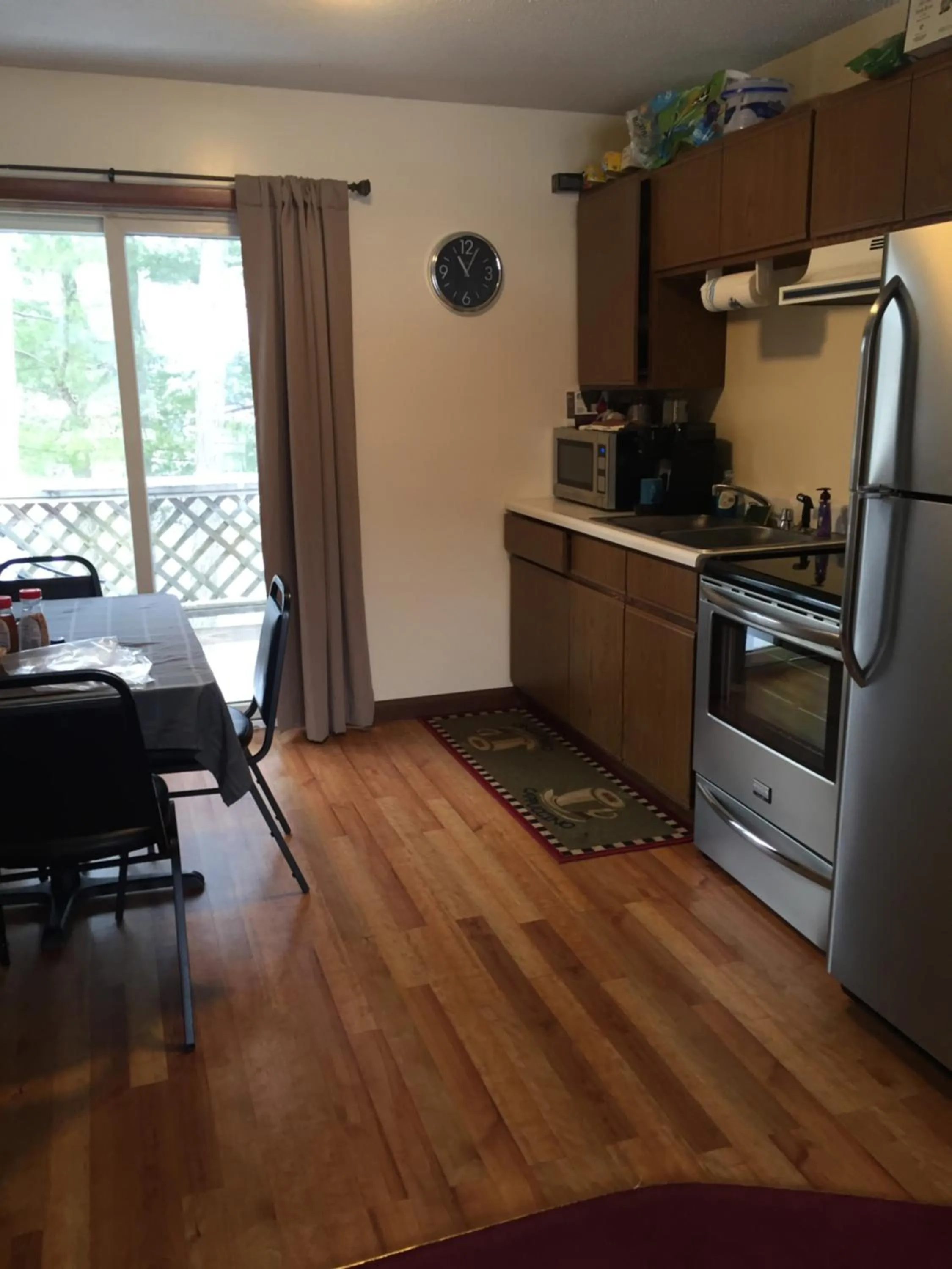 Kitchen or kitchenette in Milford Motel On the River