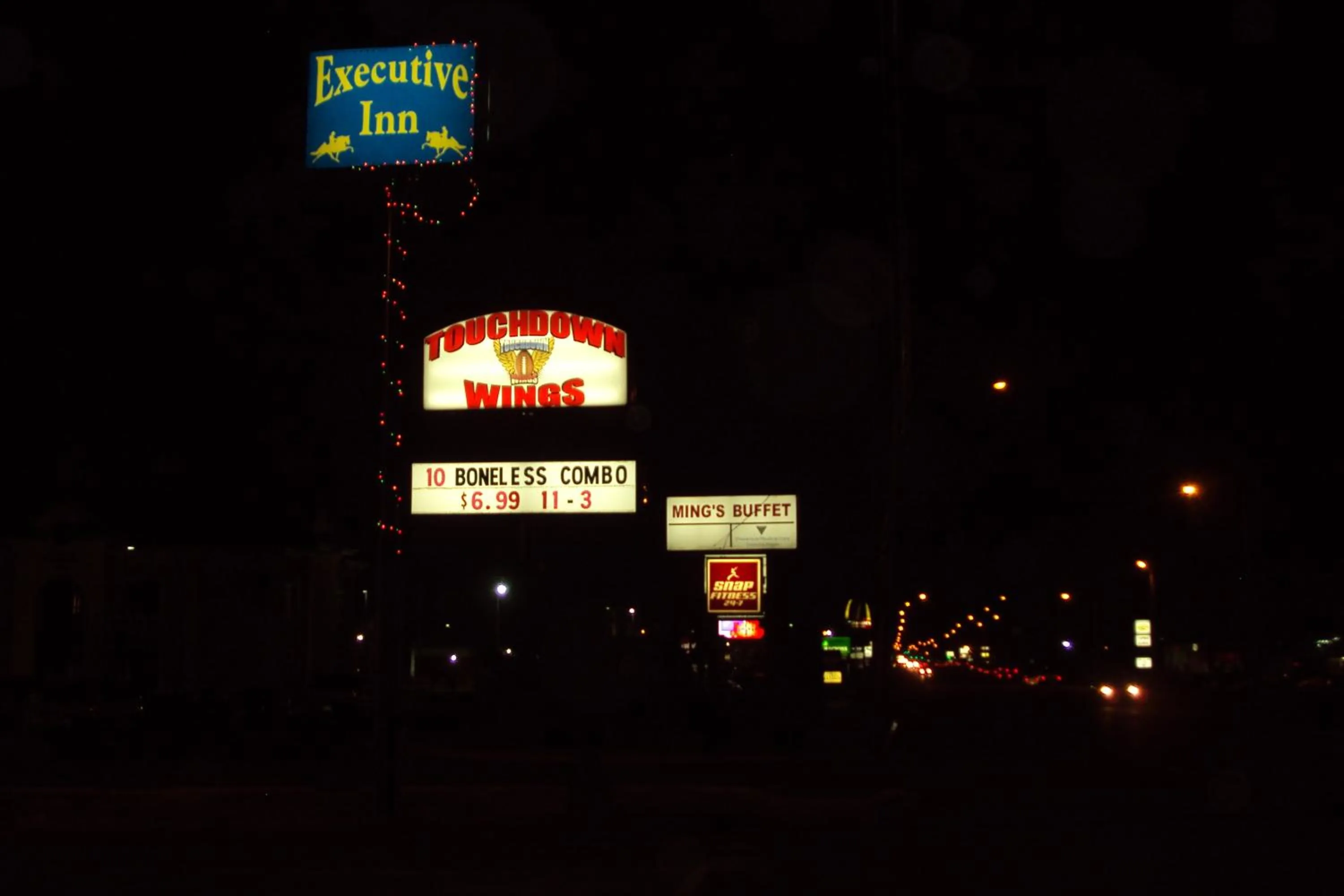 Restaurant/places to eat in Executive Inn
