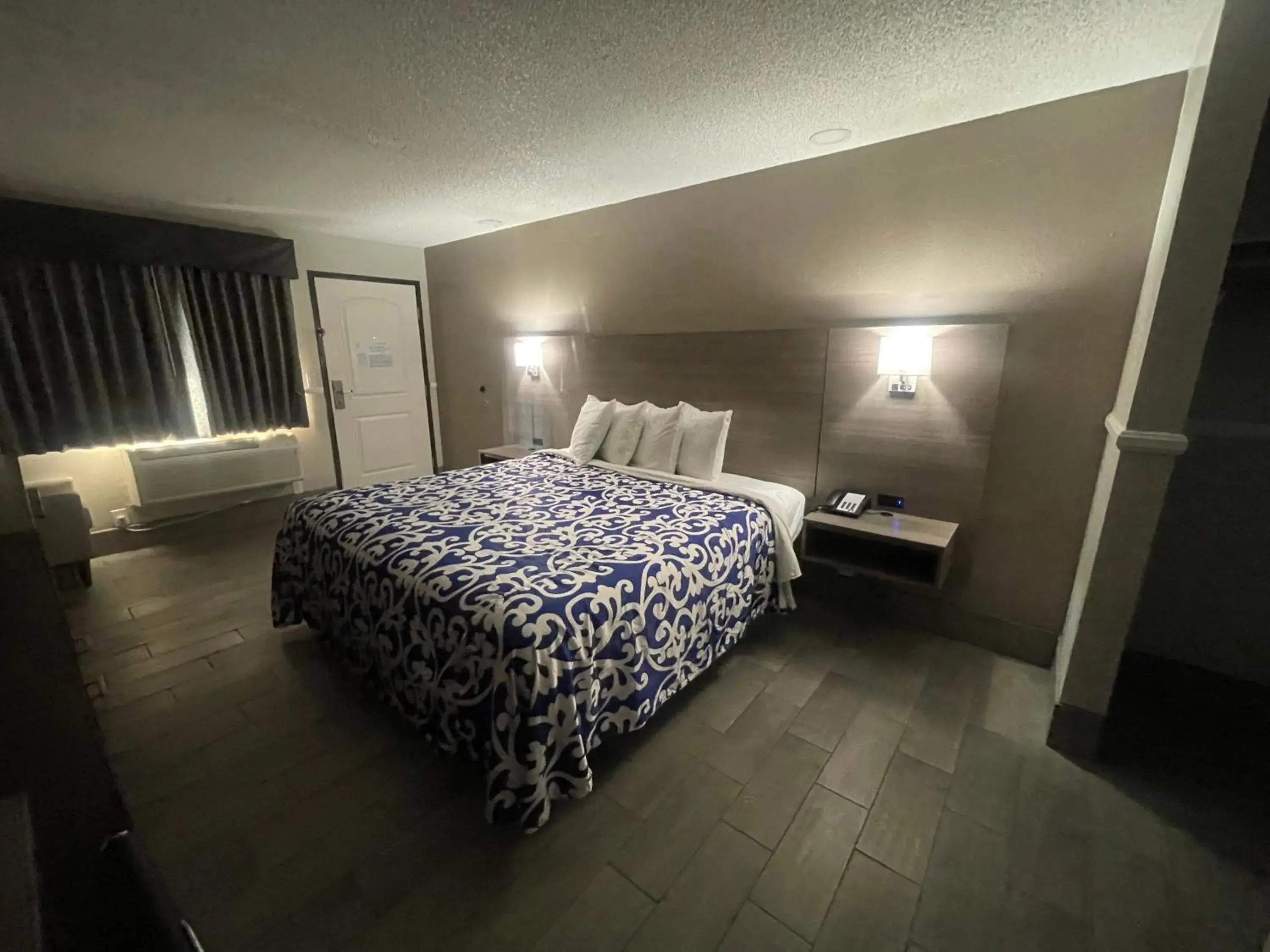 King Room - Non-Smoking in SimpleStay Suites - Downtown San Bernardino King Room - Non-Smoking in SimpleStay Suites - Downtown San Bernardino