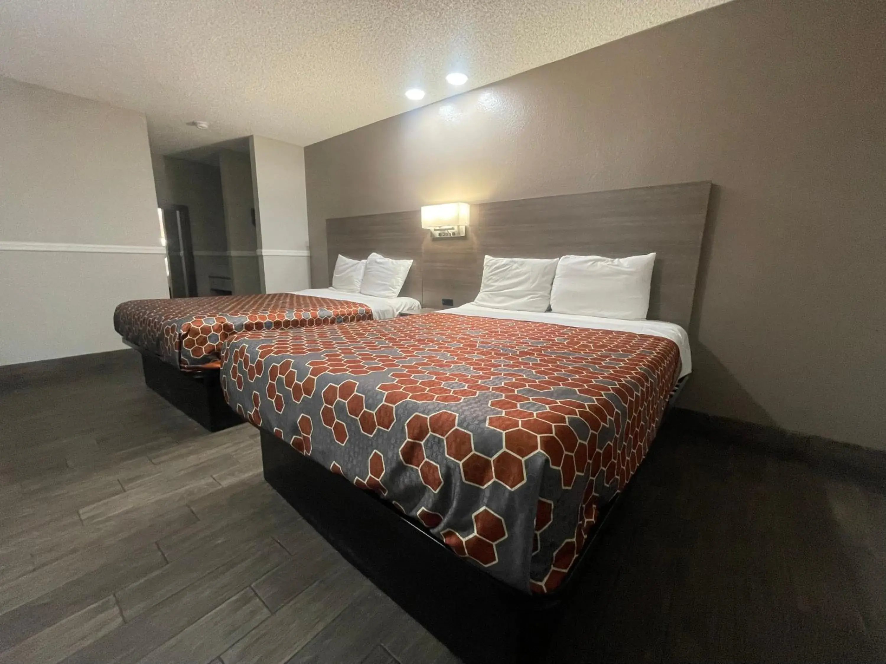 Queen Room in SimpleStay Suites - Downtown San Bernardino Queen Room in SimpleStay Suites - Downtown San Bernardino