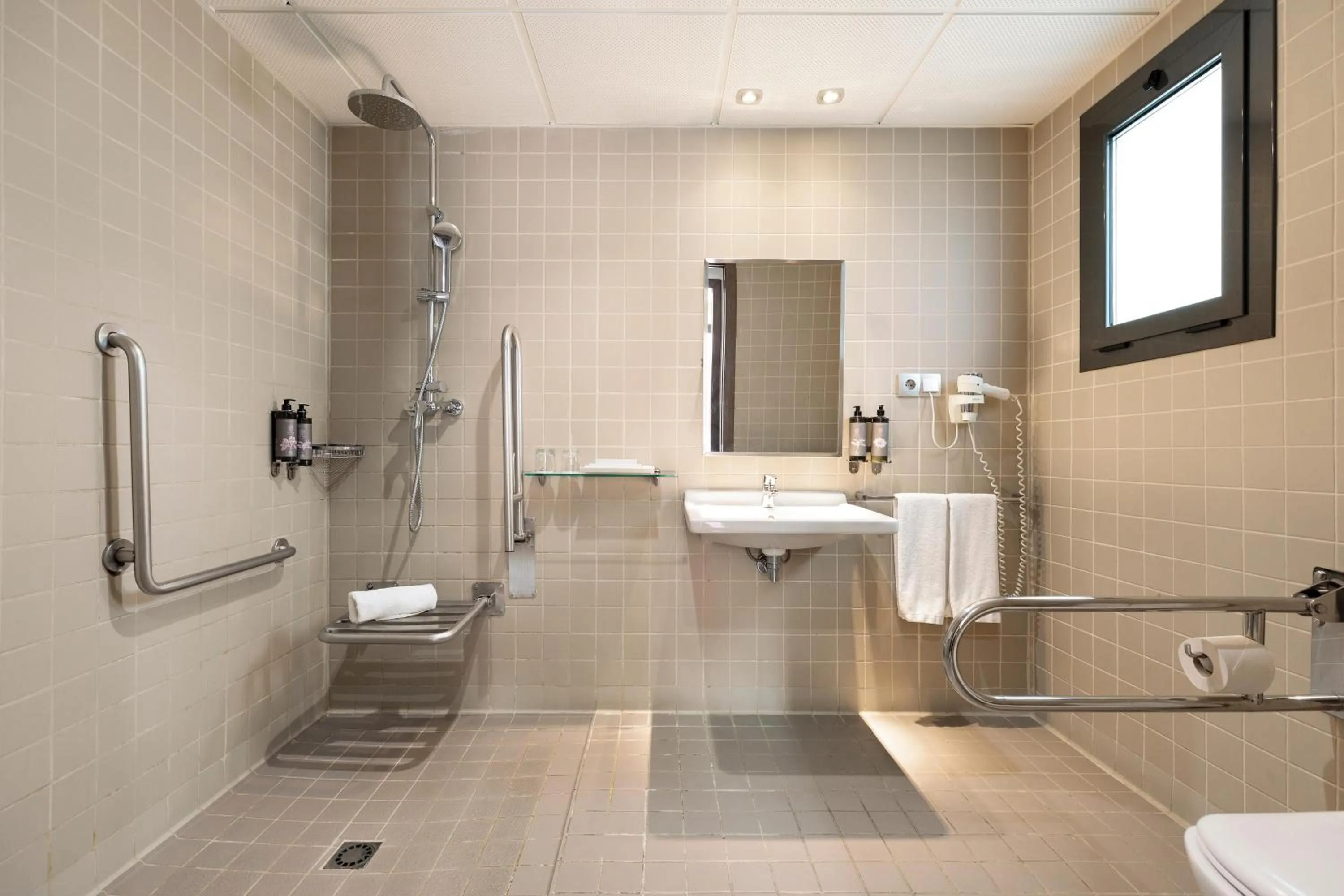 Shower in Hotel Best Auto Hogar