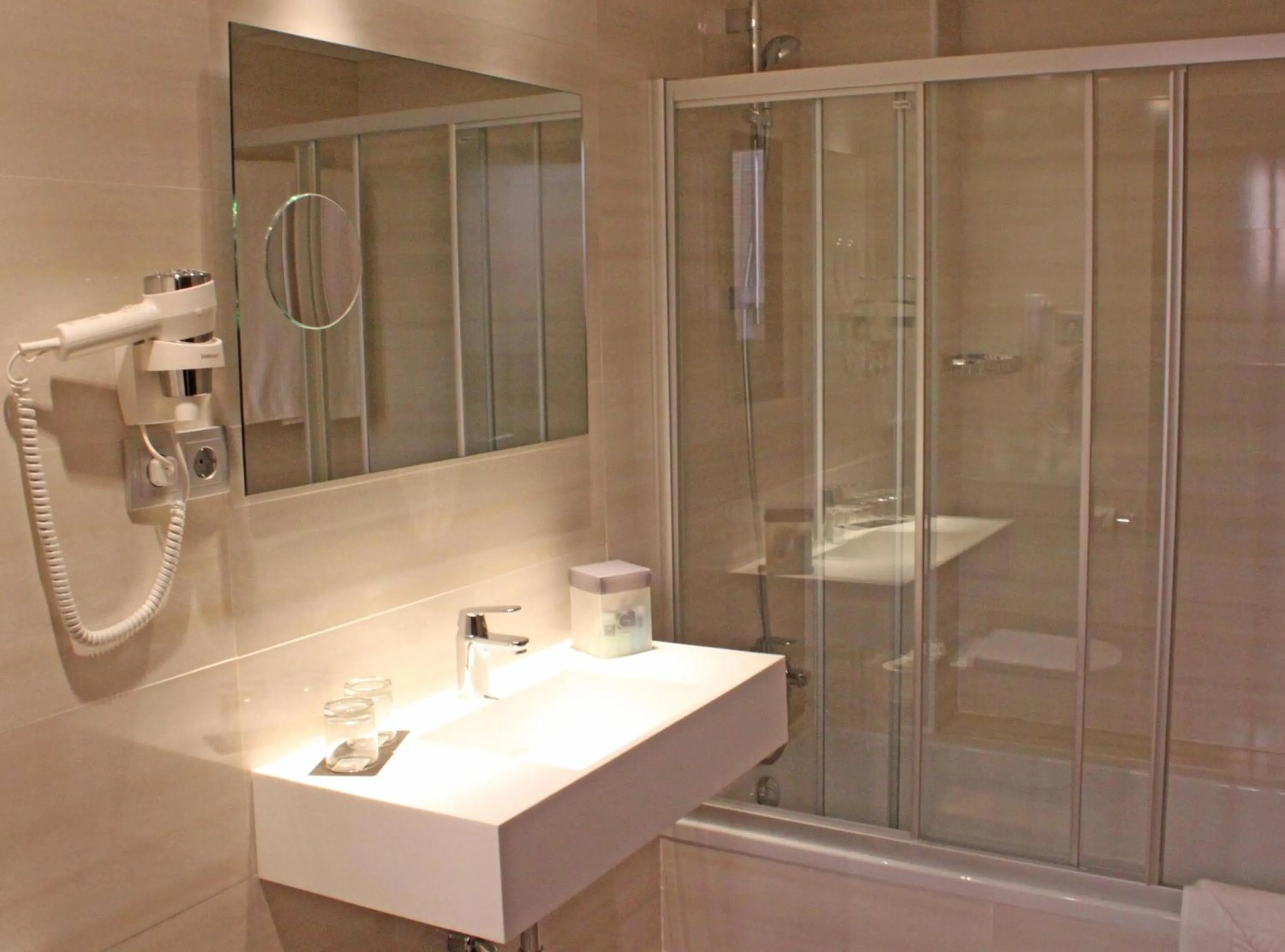 Bathroom in Hotel Best Auto Hogar