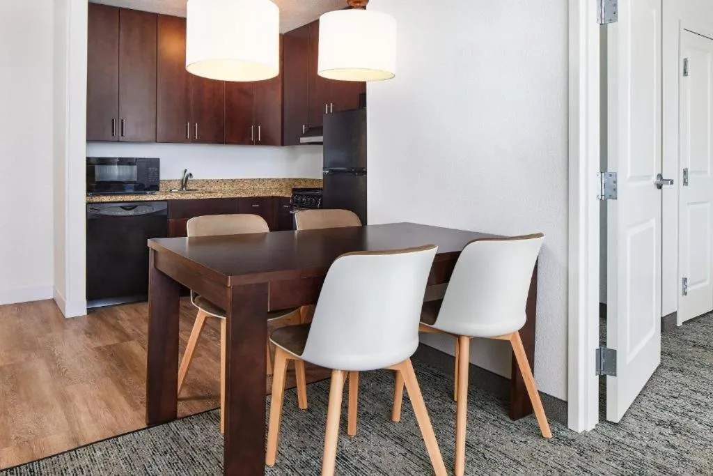 kitchen in TownePlace Suites by Marriott Garden City