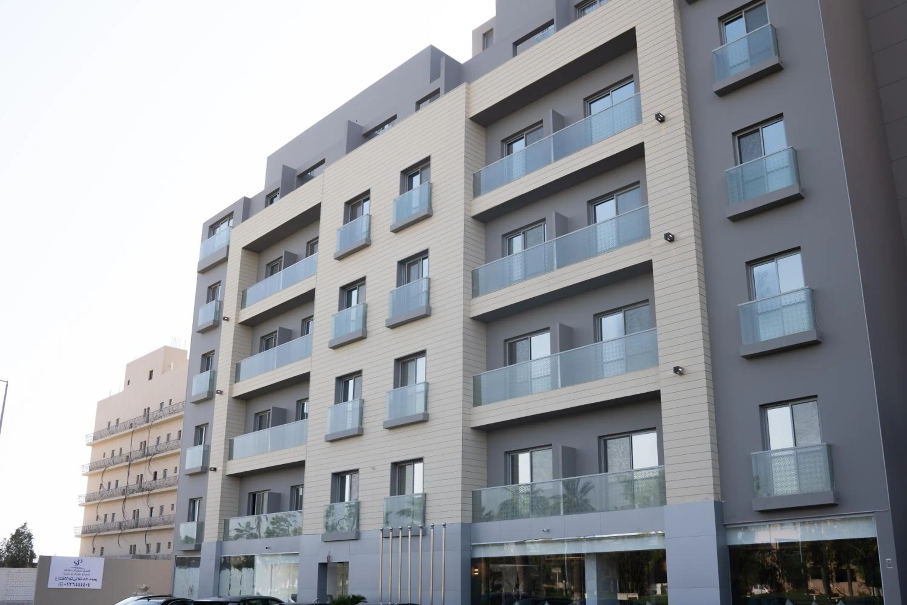 Property building in Sarwat Park Hotel Jeddah - سروات بارك جده