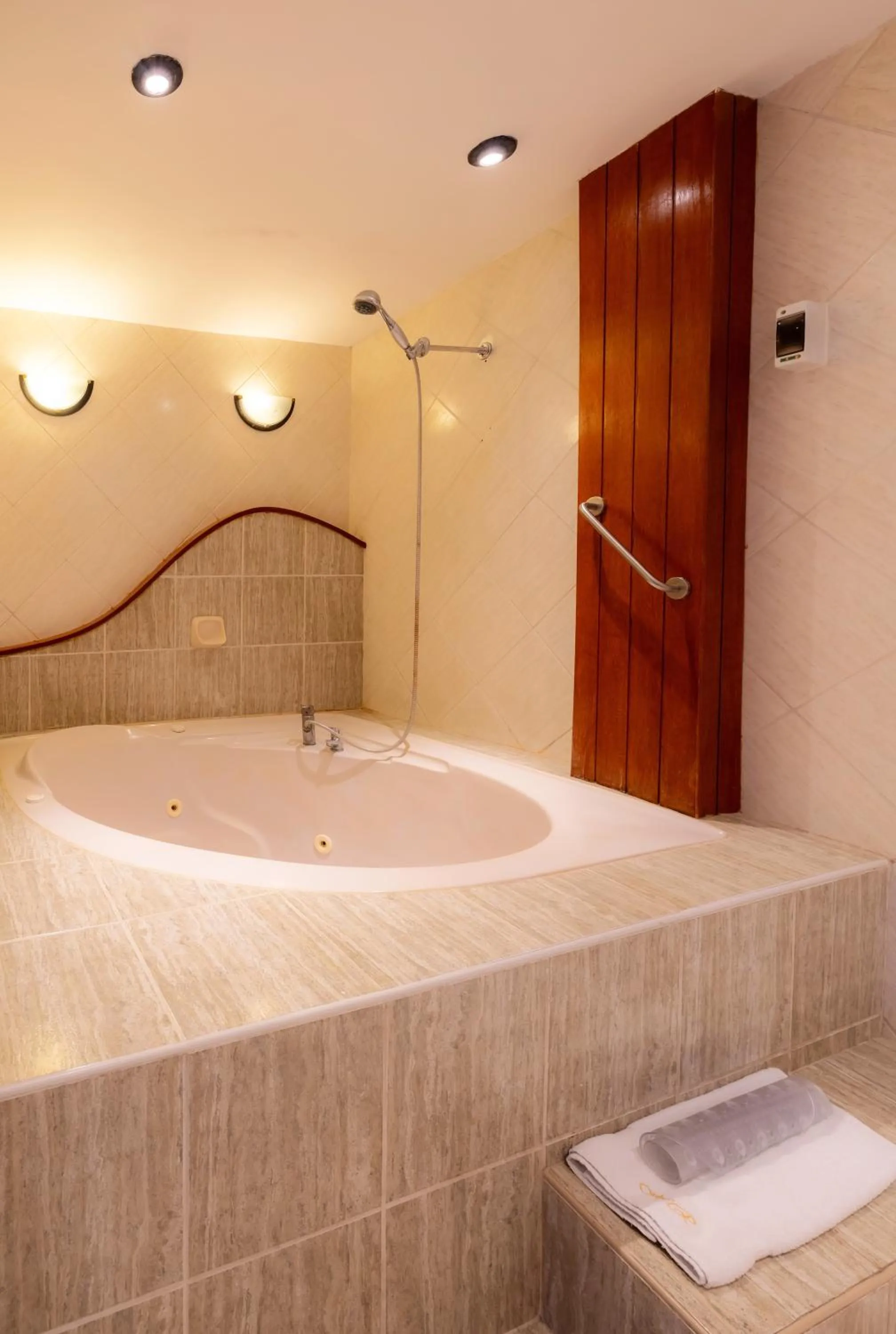 Shower in Hotel Country Trujillo